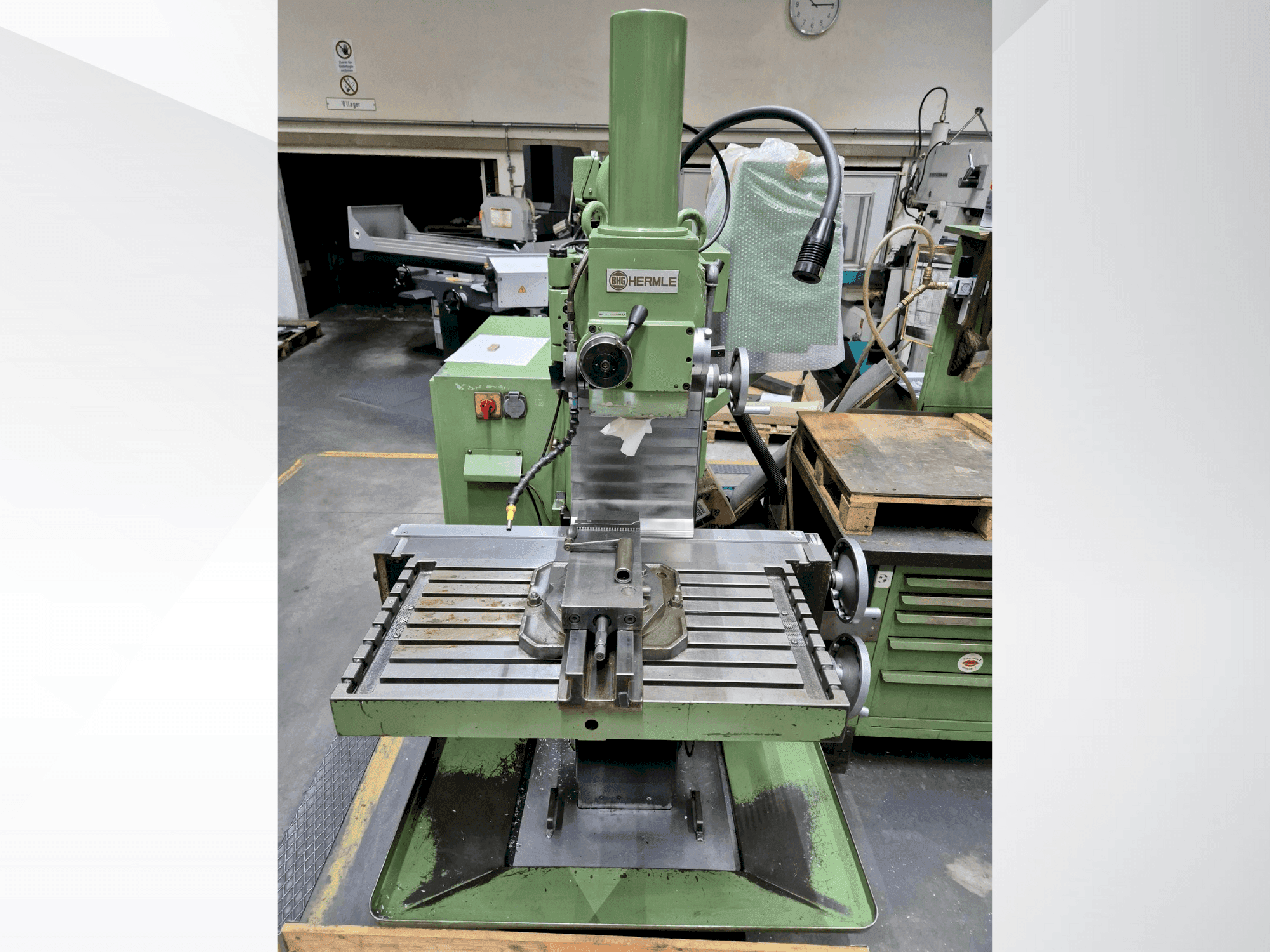 A HERMLE UWF 801 gép elölnézete