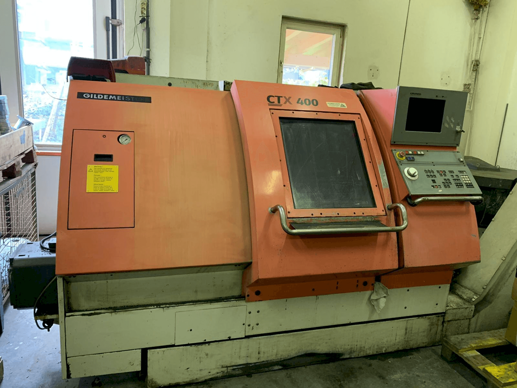 A Gildemeister CTX 400 gép elölnézete