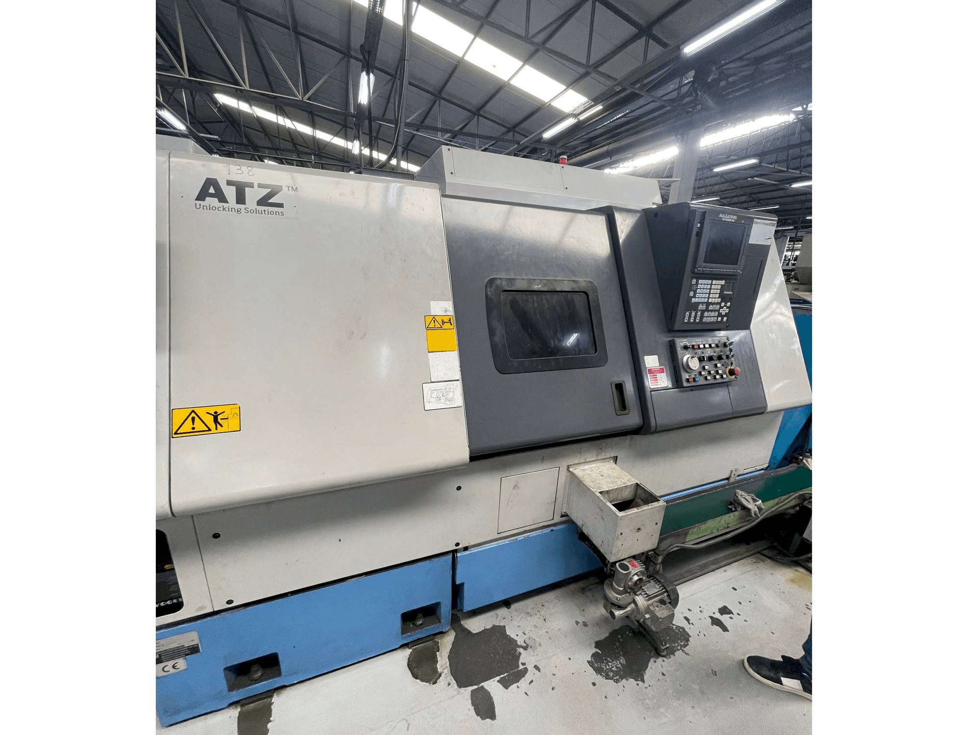A Mazak SQT 250MS gép bal oldali nézete