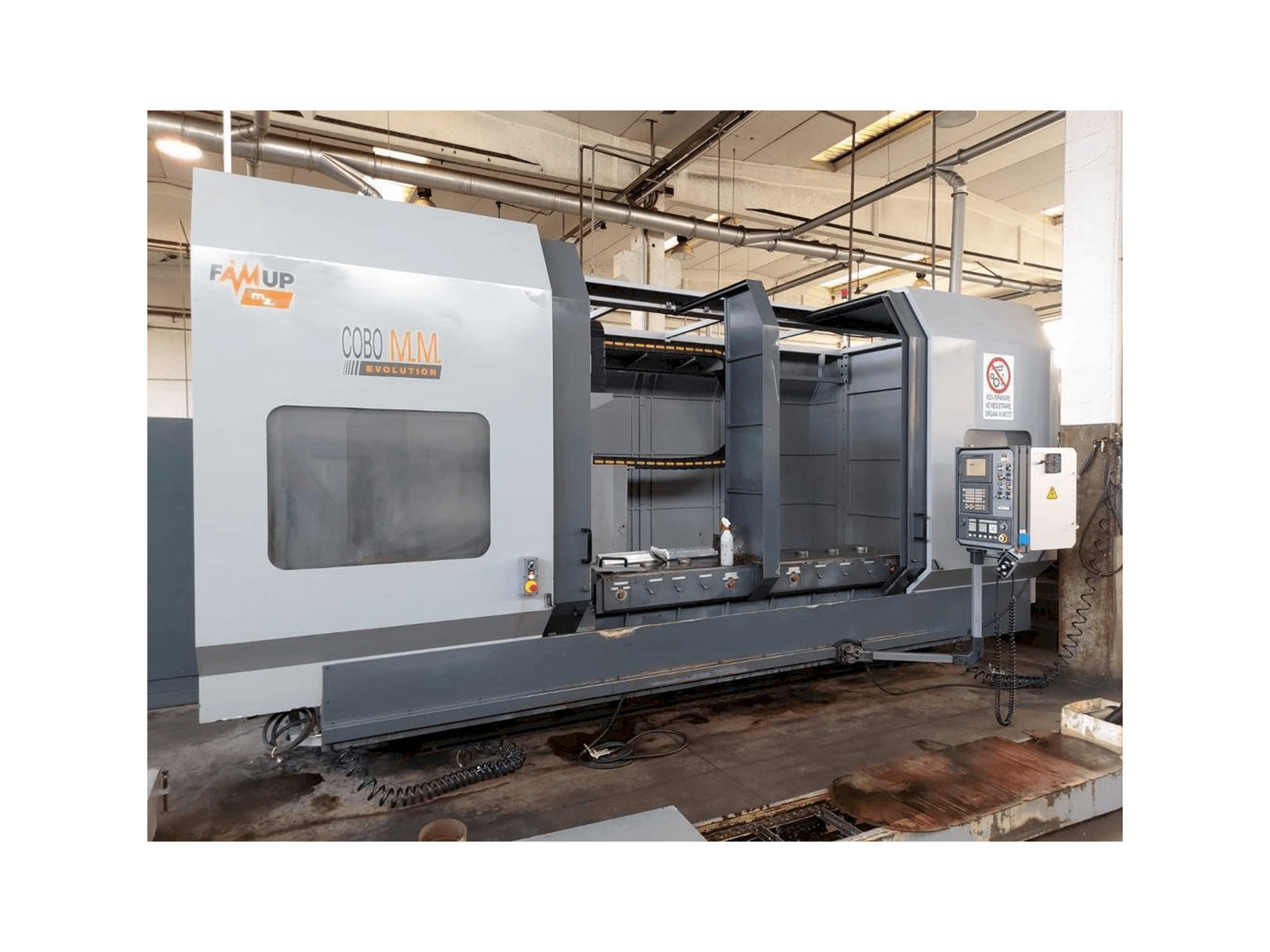 A FAMUP COBO 3000 gép elölnézete