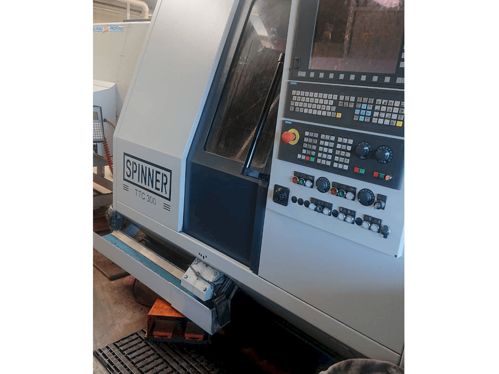 A SPINNER TTC300-52 SMMCY gép elölnézete
