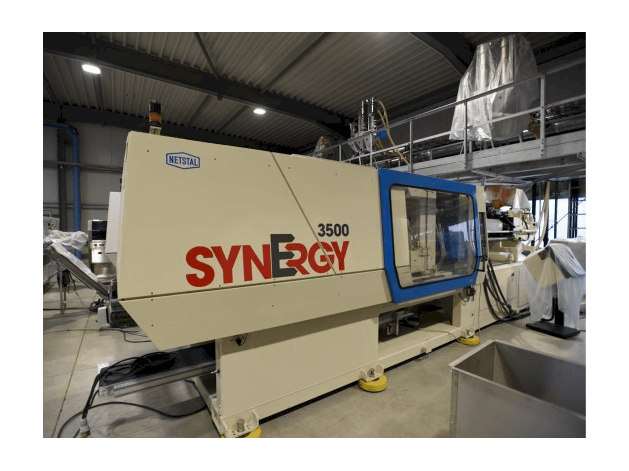 A Netstal SynErgy 3500-1700 gép elölnézete
