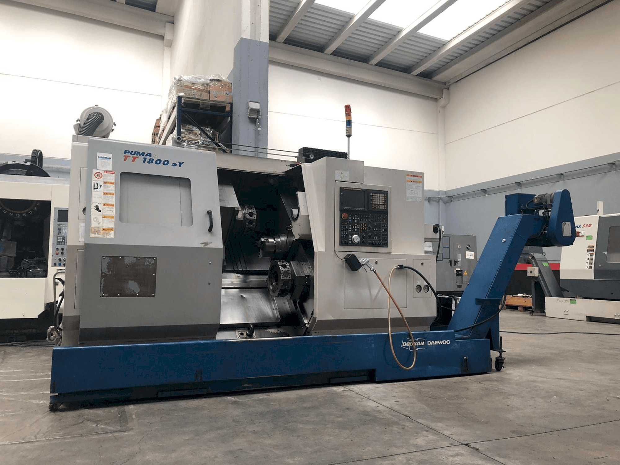 A Doosan Puma TT1800SY gép elölnézete