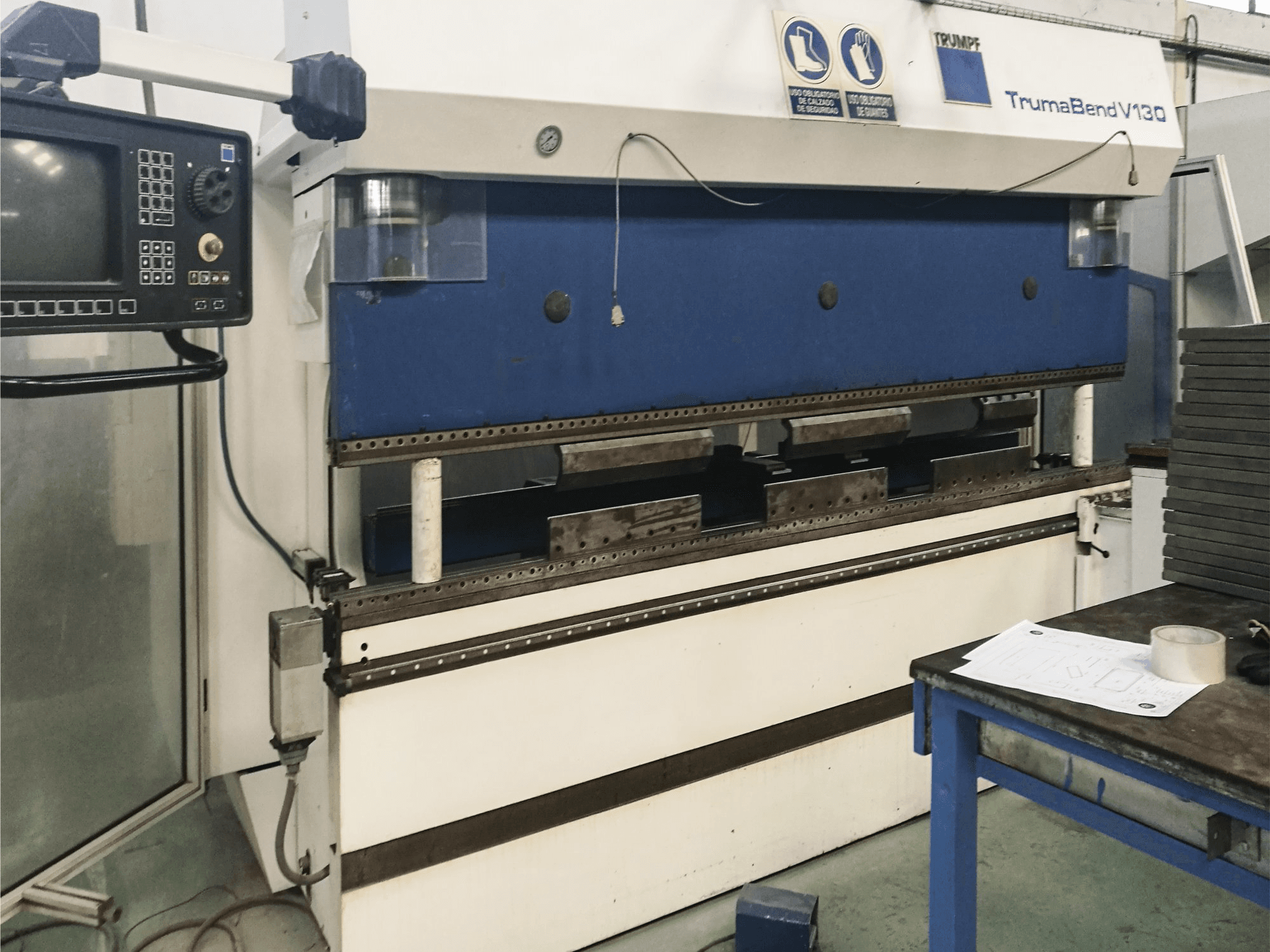 A Trumpf TrumaBend V130 gép bal oldali nézete
