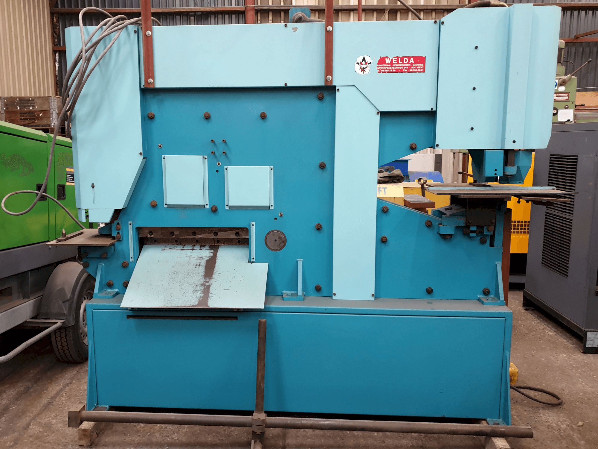 A IMS HY 120 gép elölnézete