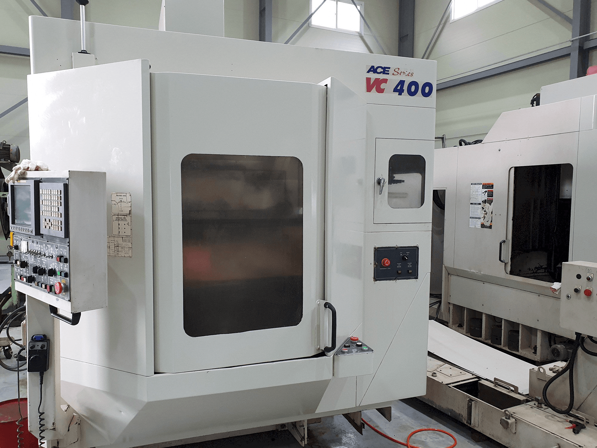 A DAEWOO Doosan Ace VC400 gép elölnézete