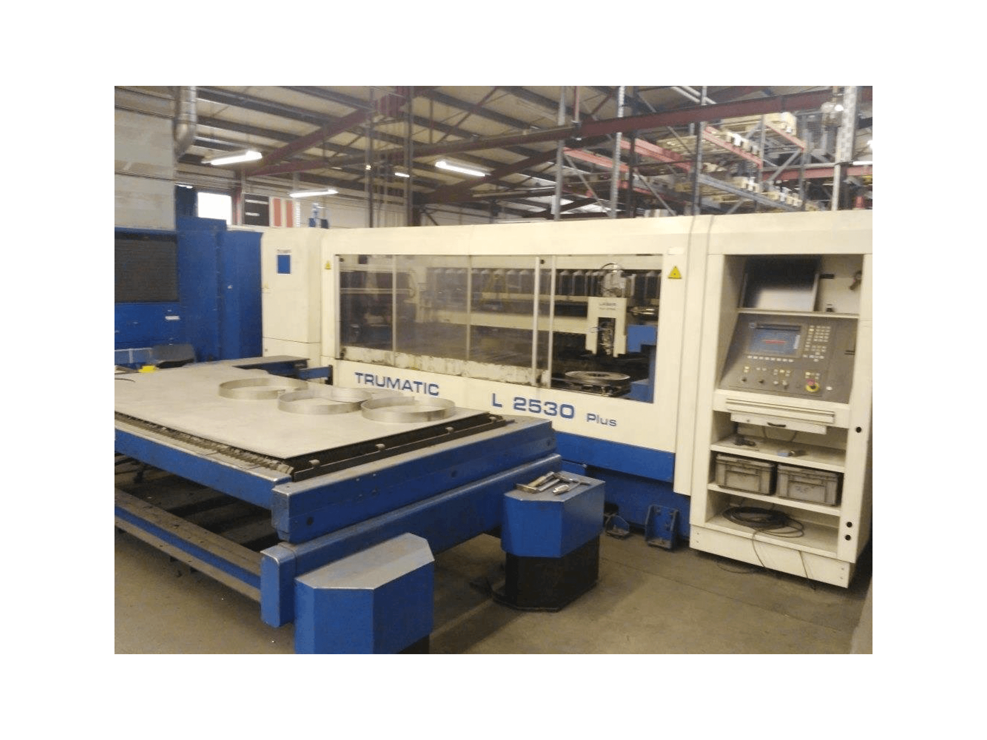 A Trumpf TRUMATIC L 2530 gép elölnézete