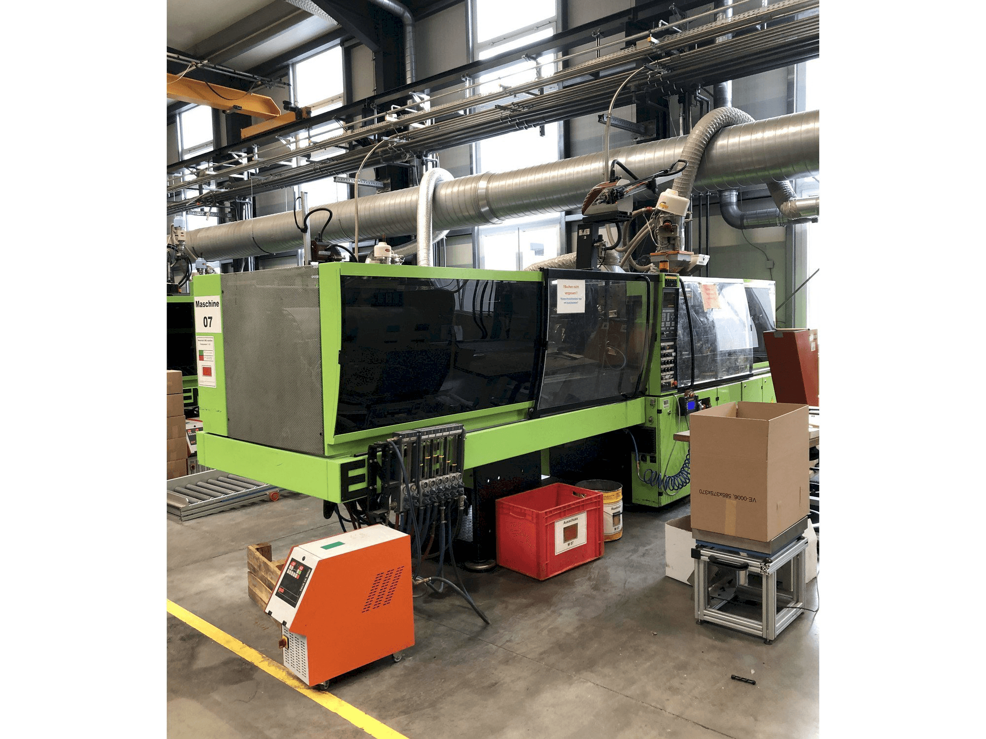 A Engel ES 1050 / 150 HL gép elölnézete