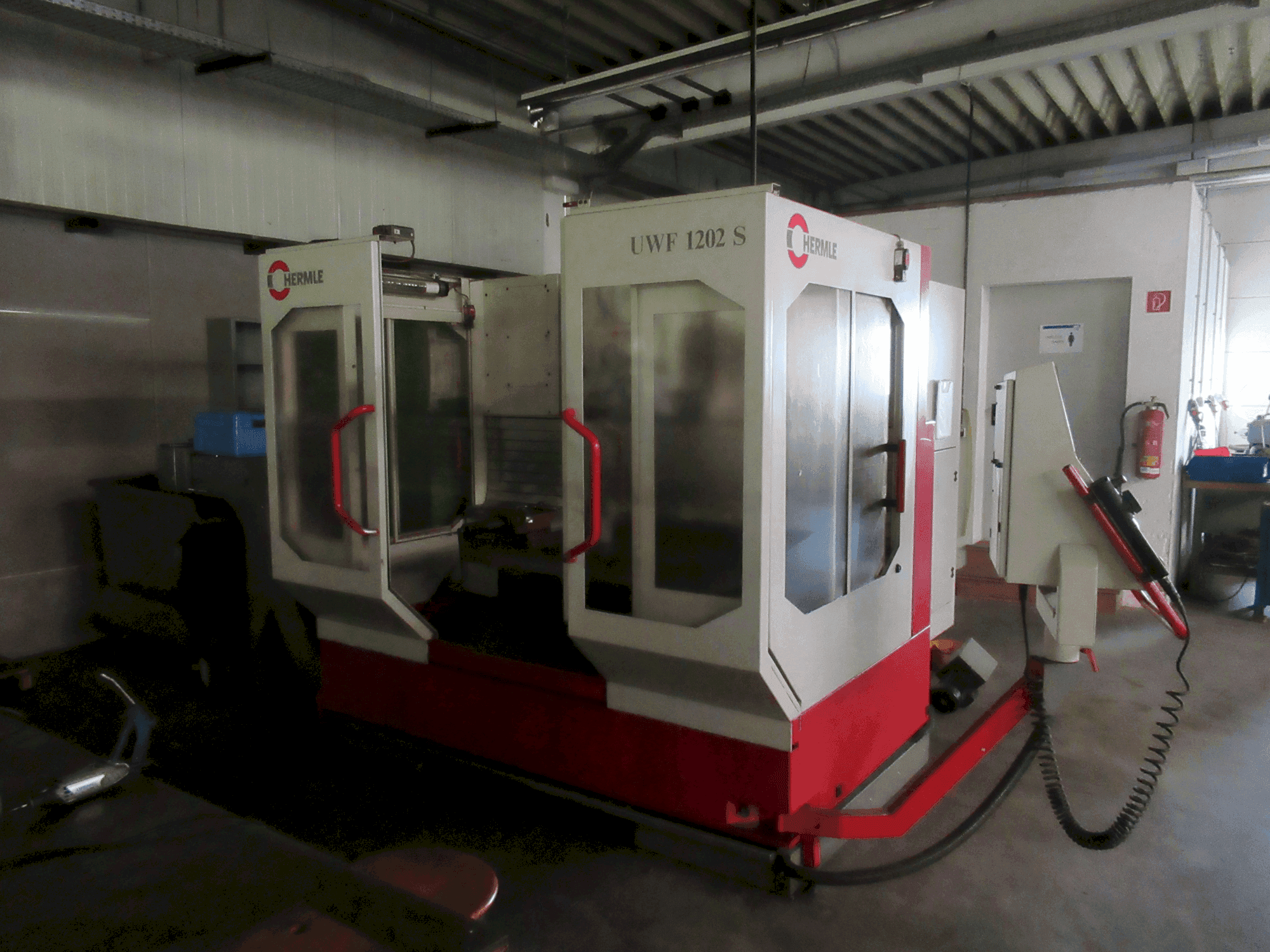 A HERMLE UWF 1202 S gép elölnézete