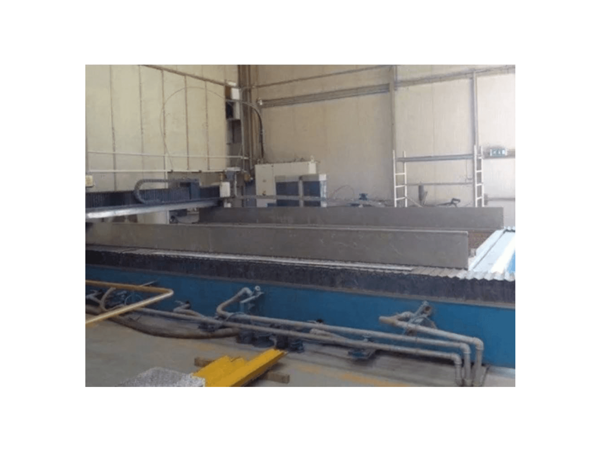 A YC Industry YCWJ-3742-L3060 gép elölnézete