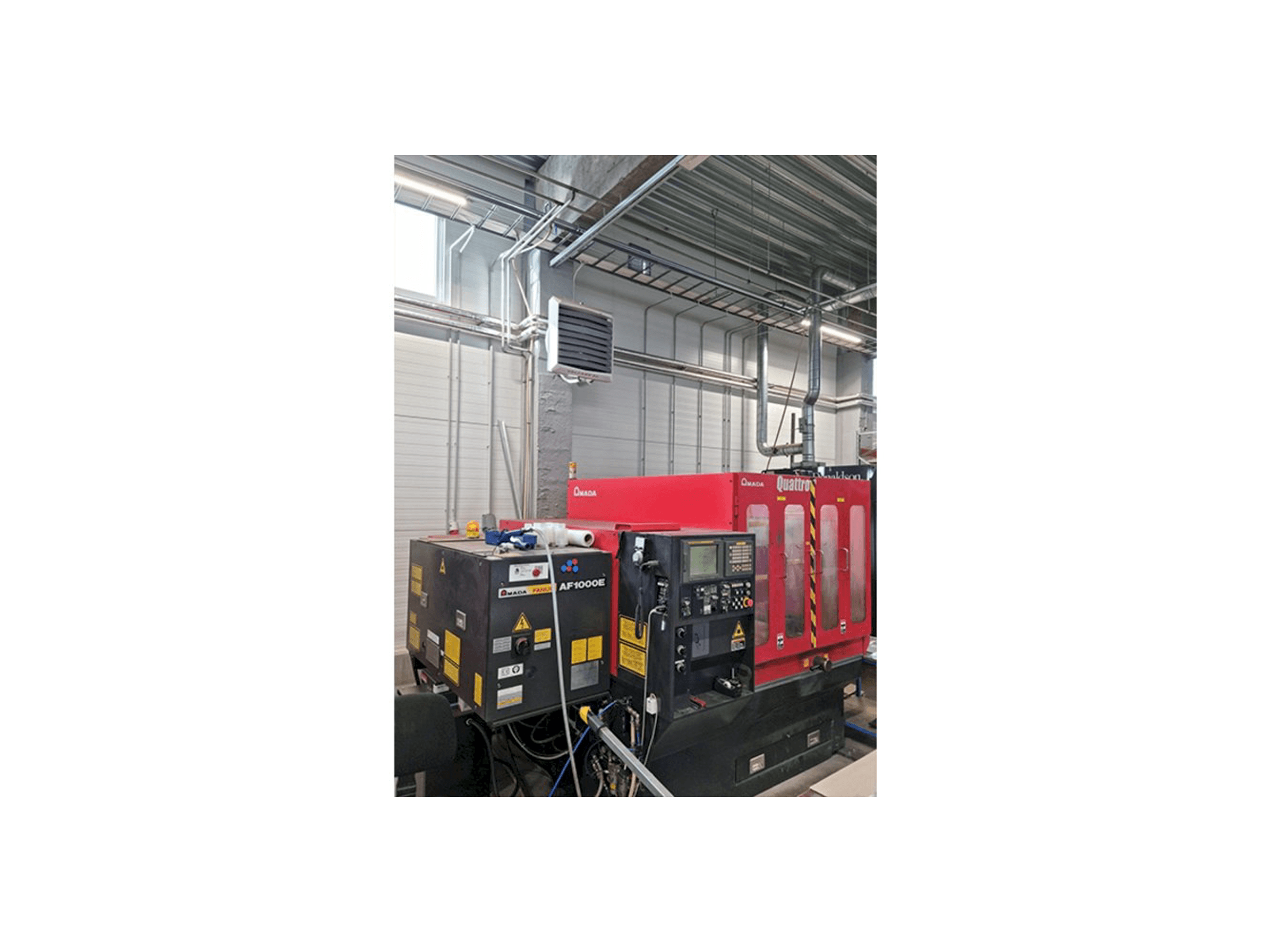 A AMADA Quattro gép oldalnézete