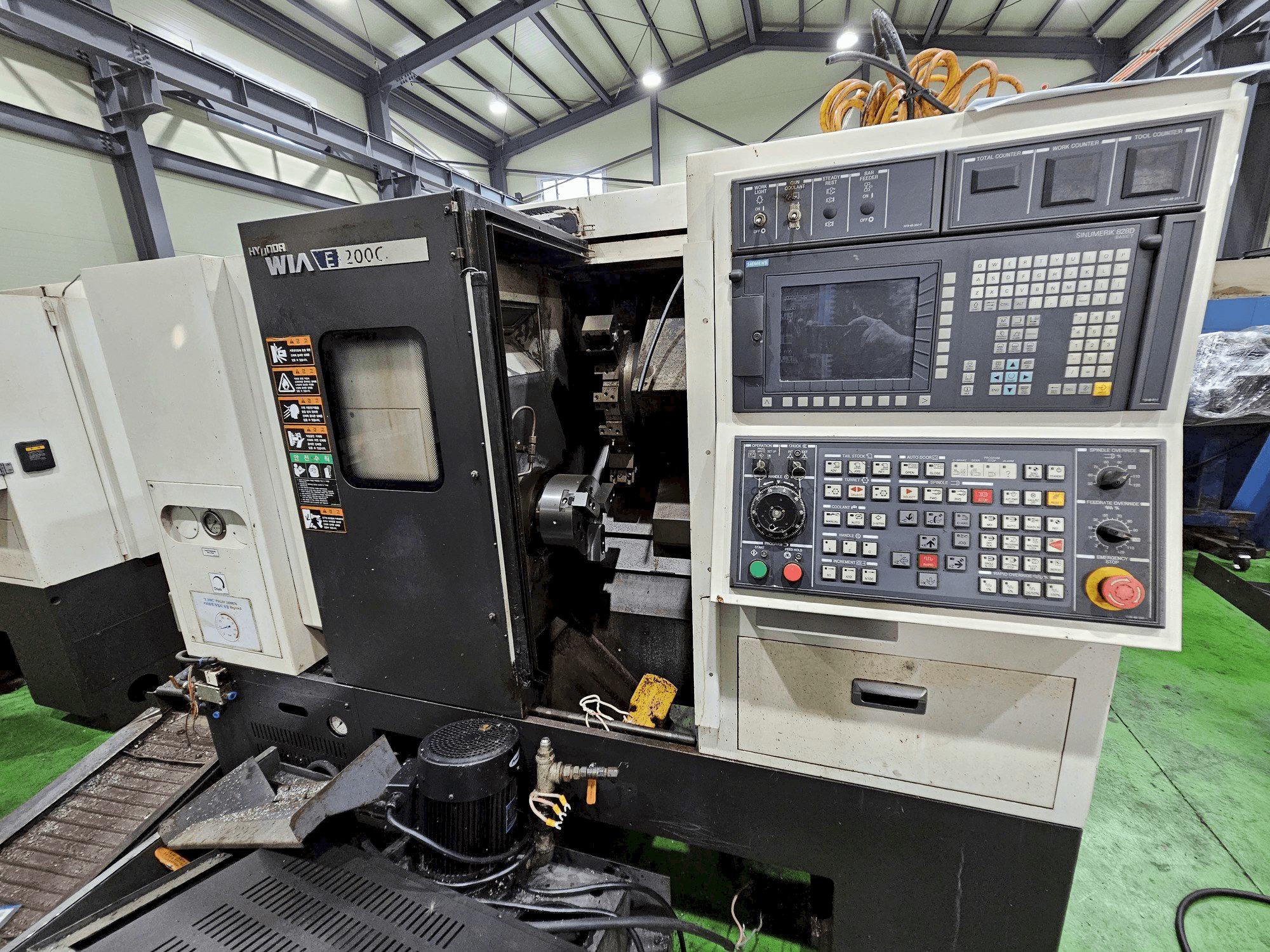 A Hyundai Wia E200C gép elölnézete