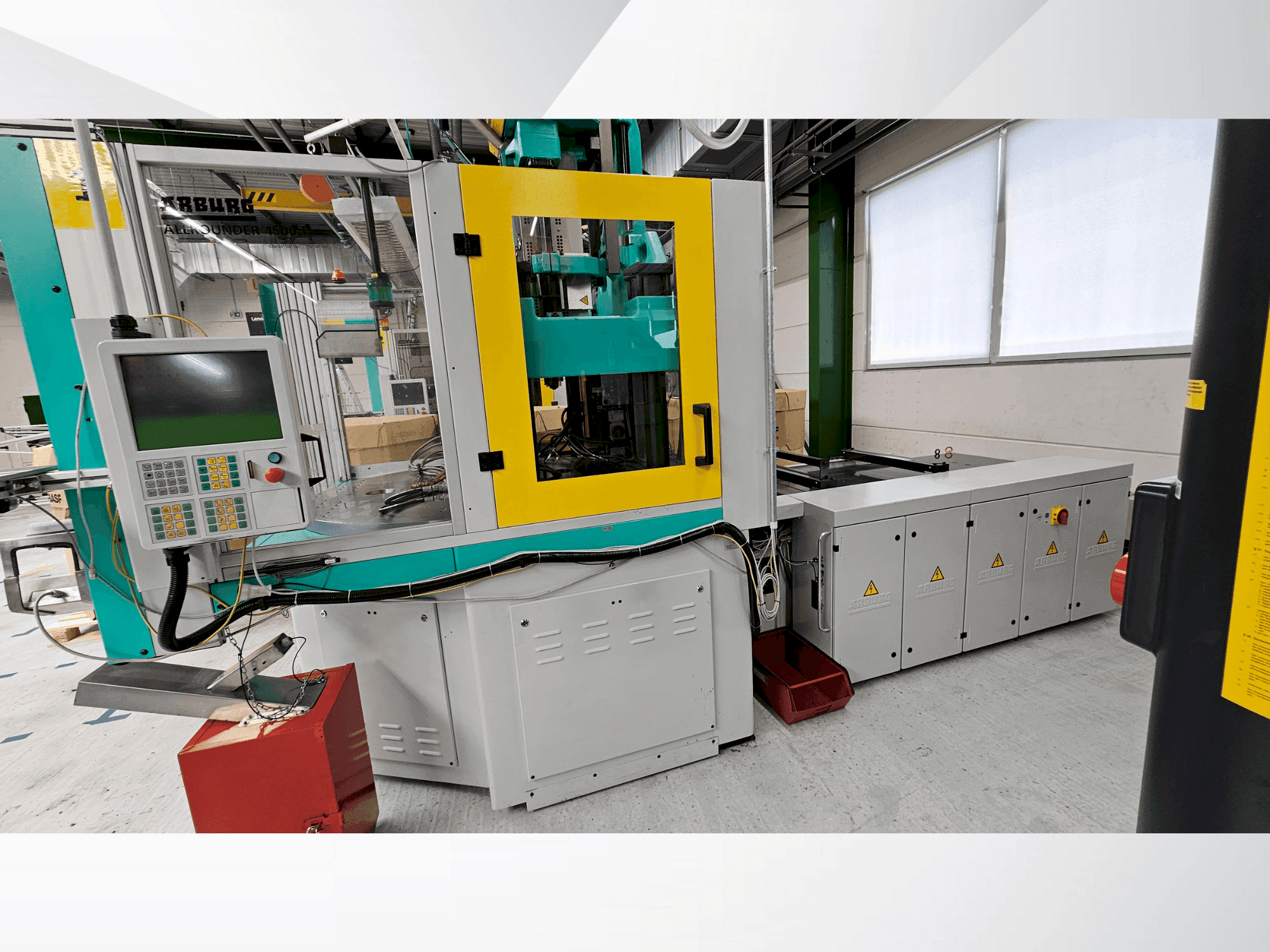 A Arburg Allrounder 1500 T 2000-400 gép elölnézete