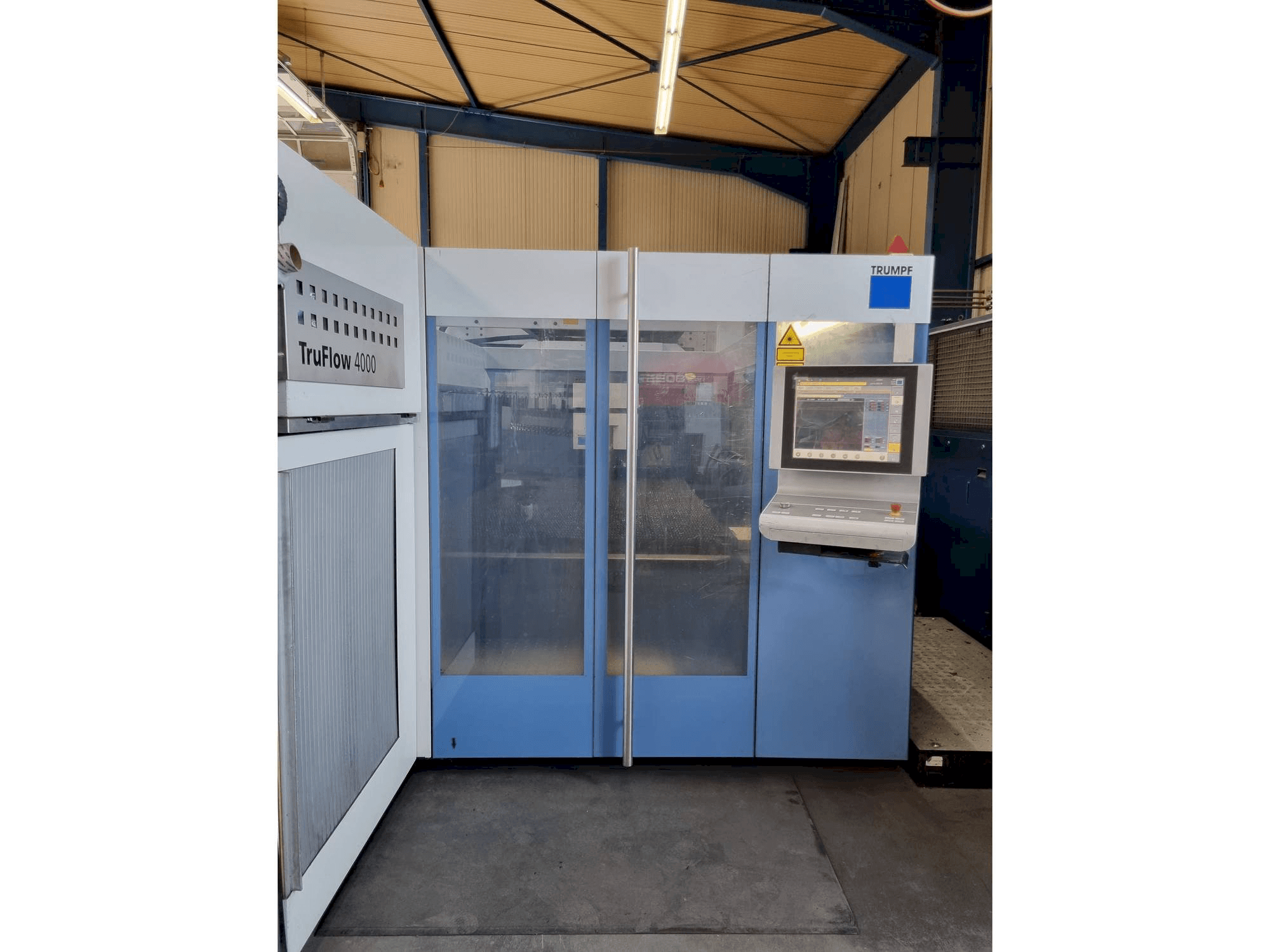 A Trumpf TruLaser 3030 gép elölnézete