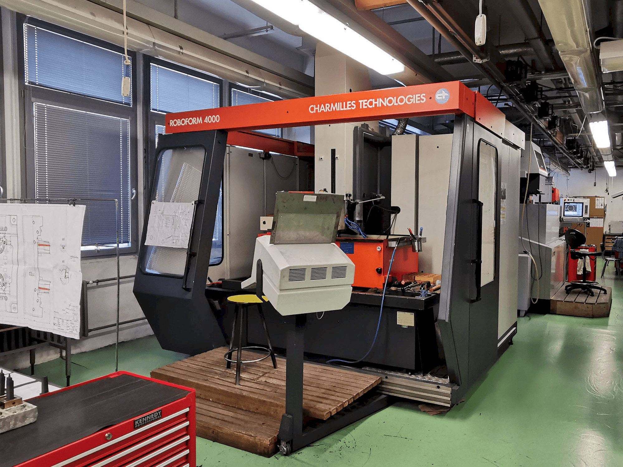 A CHARMILLES Roboform 4000 gép elölnézete