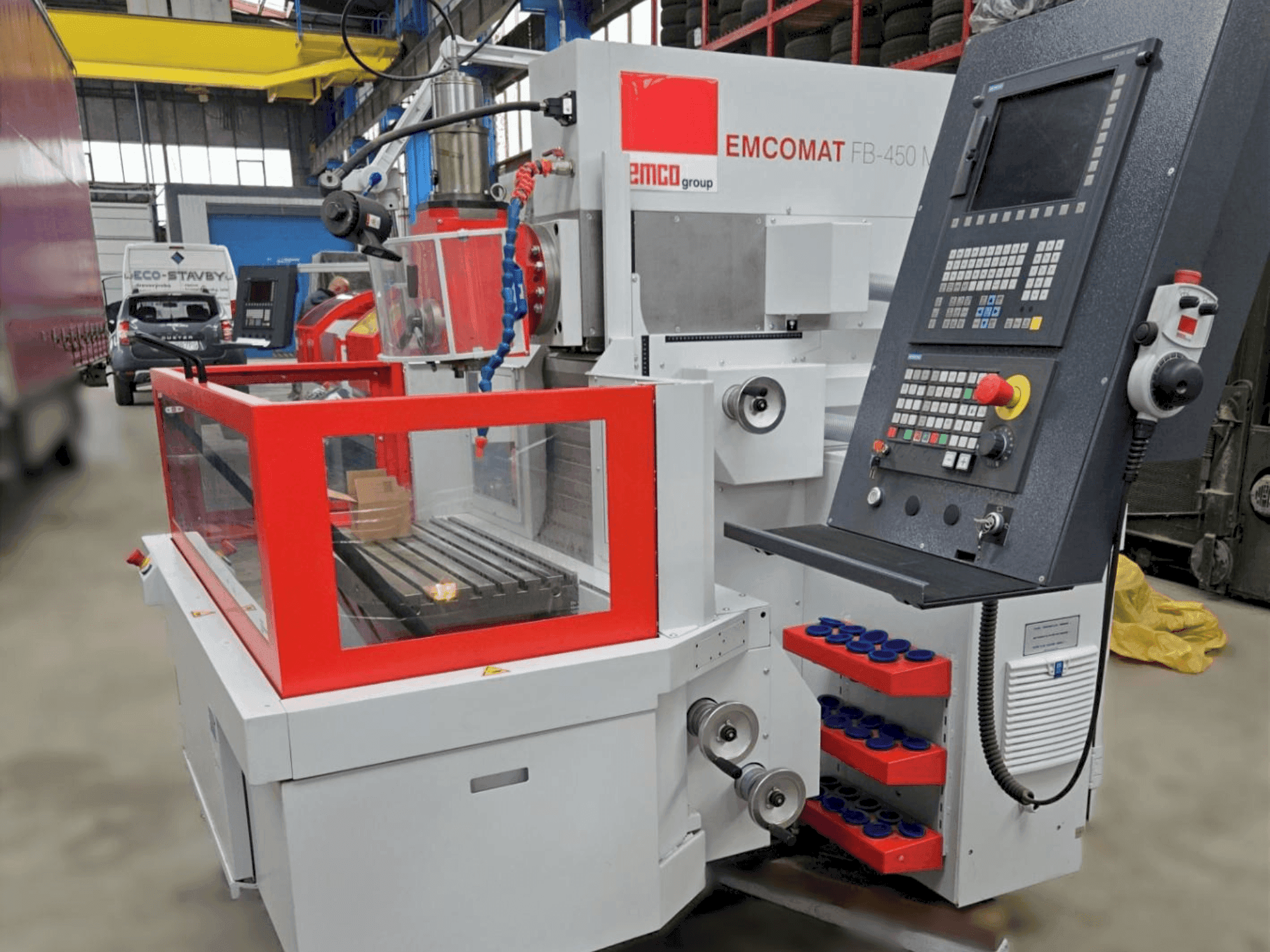 A EMCO Emcomat FB-450 MC gép elölnézete