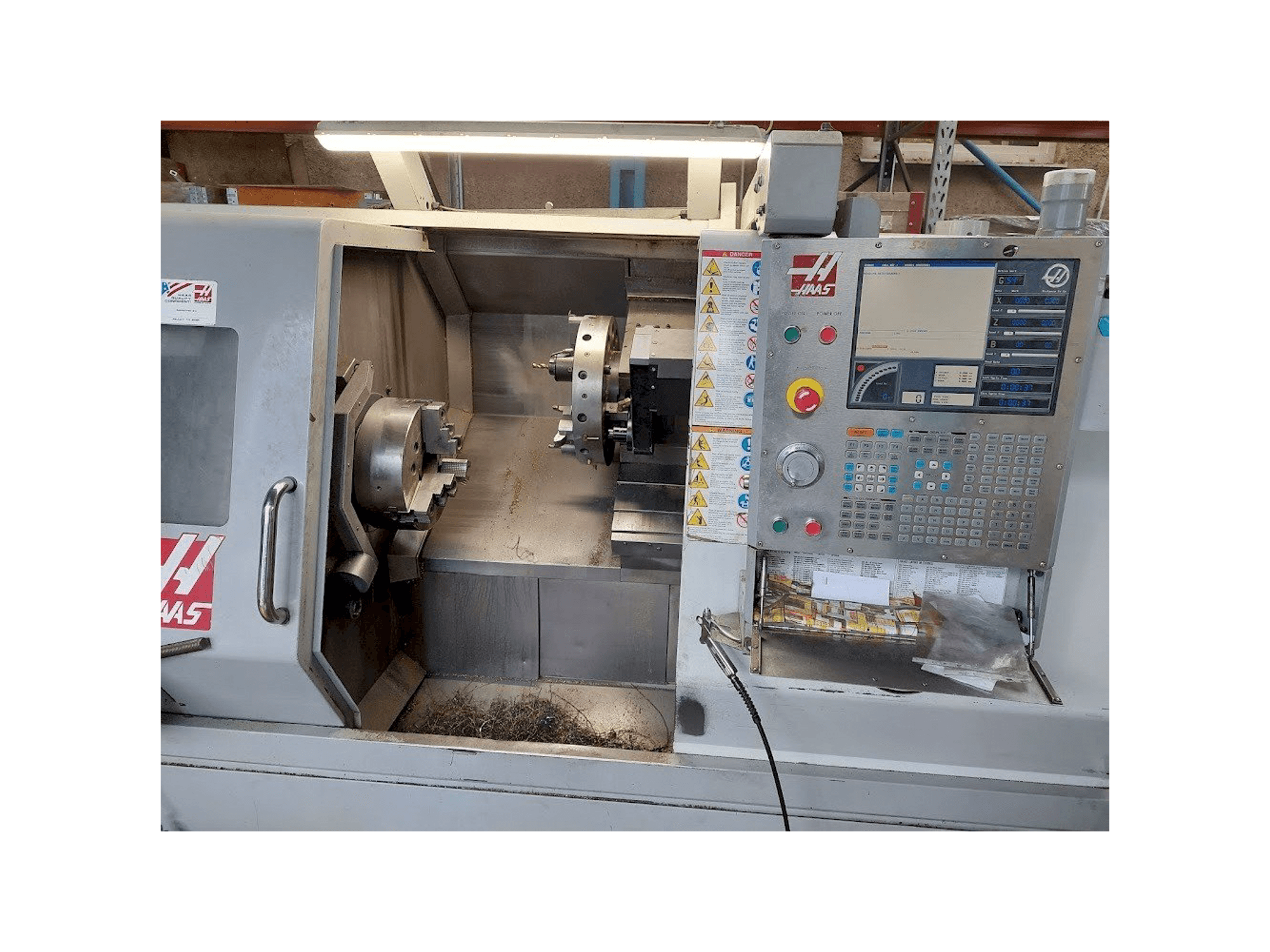 A HAAS SL-30TBHE gép elölnézete