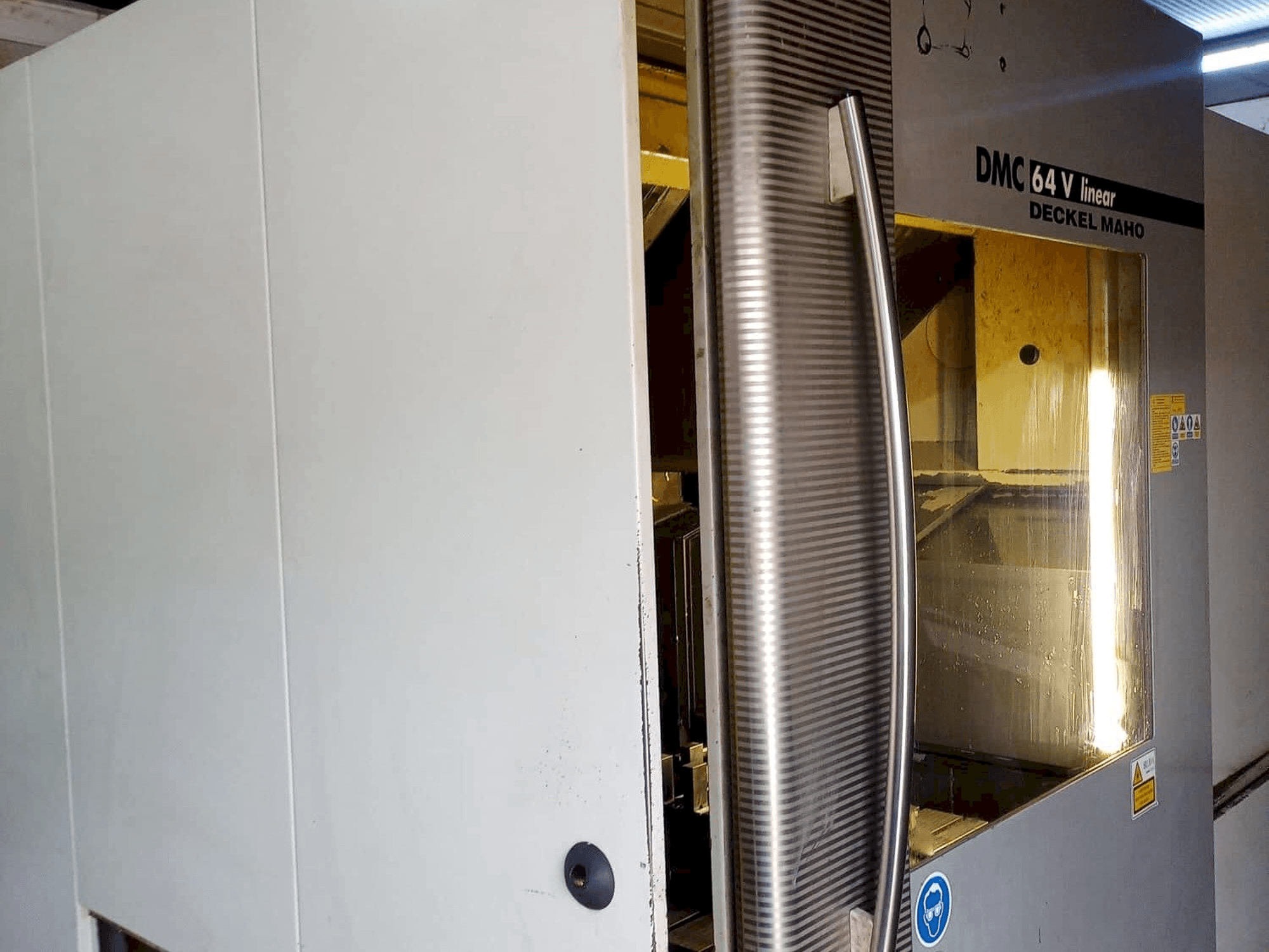 A DECKEL MAHO 64v Linear gép elölnézete