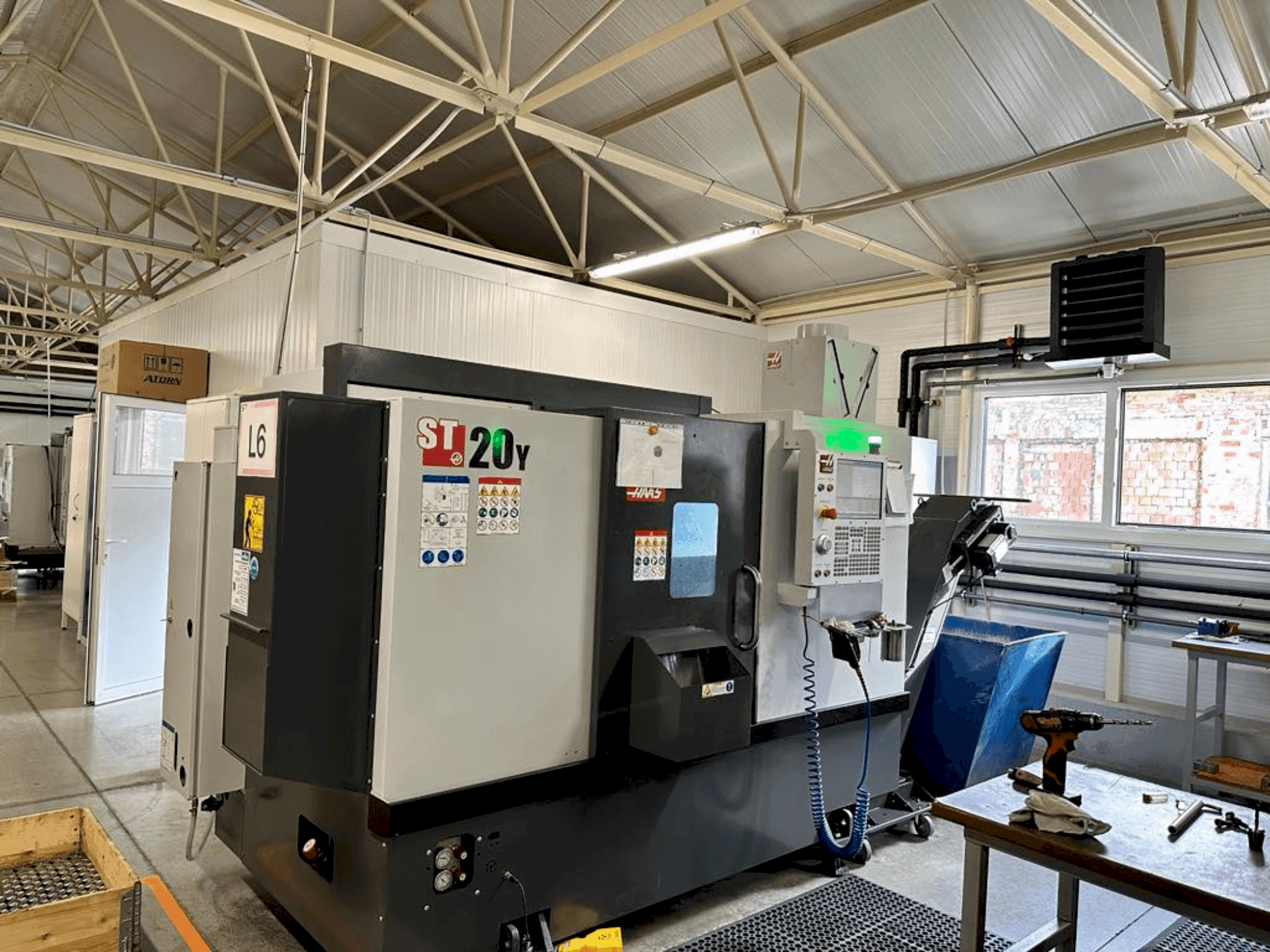 A HAAS ST-20Y gép elölnézete