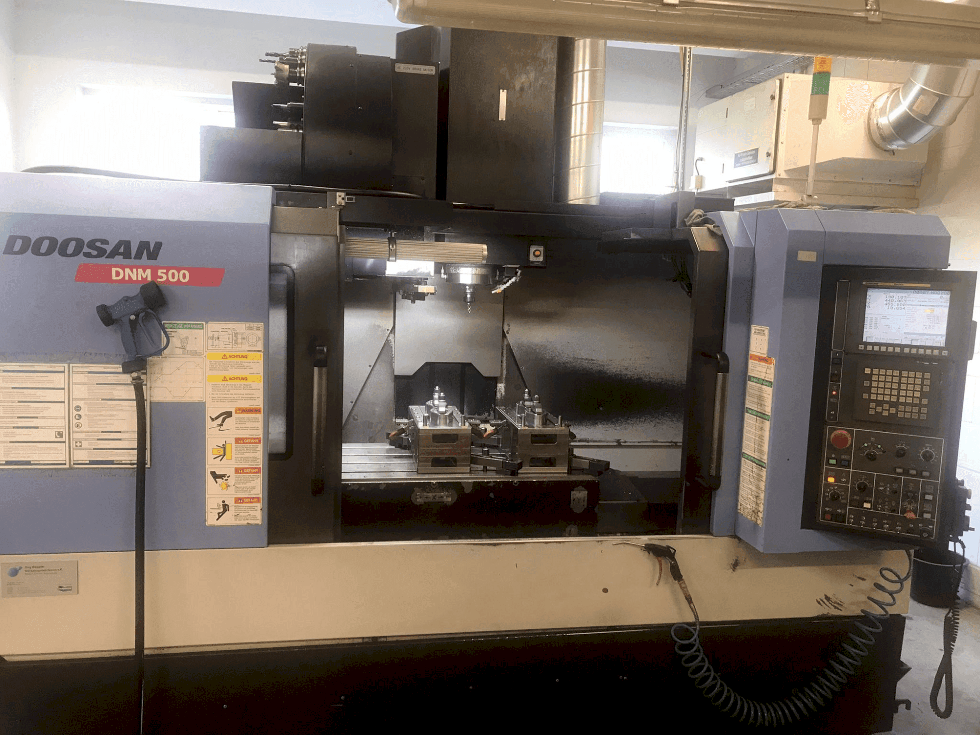 A DOOSAN DNM 500 gép elölnézete