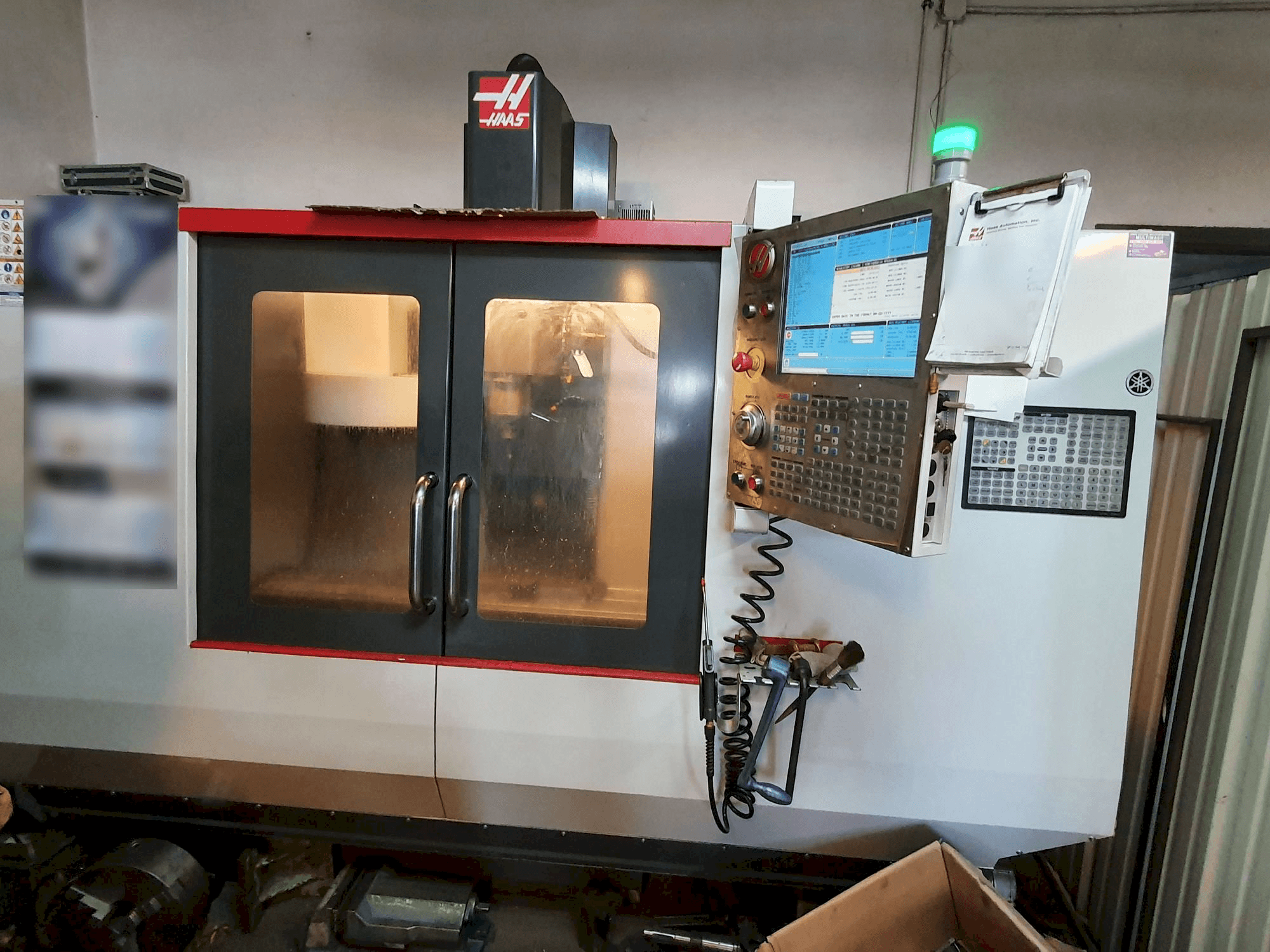 A HAAS TM-2P gép elölnézete