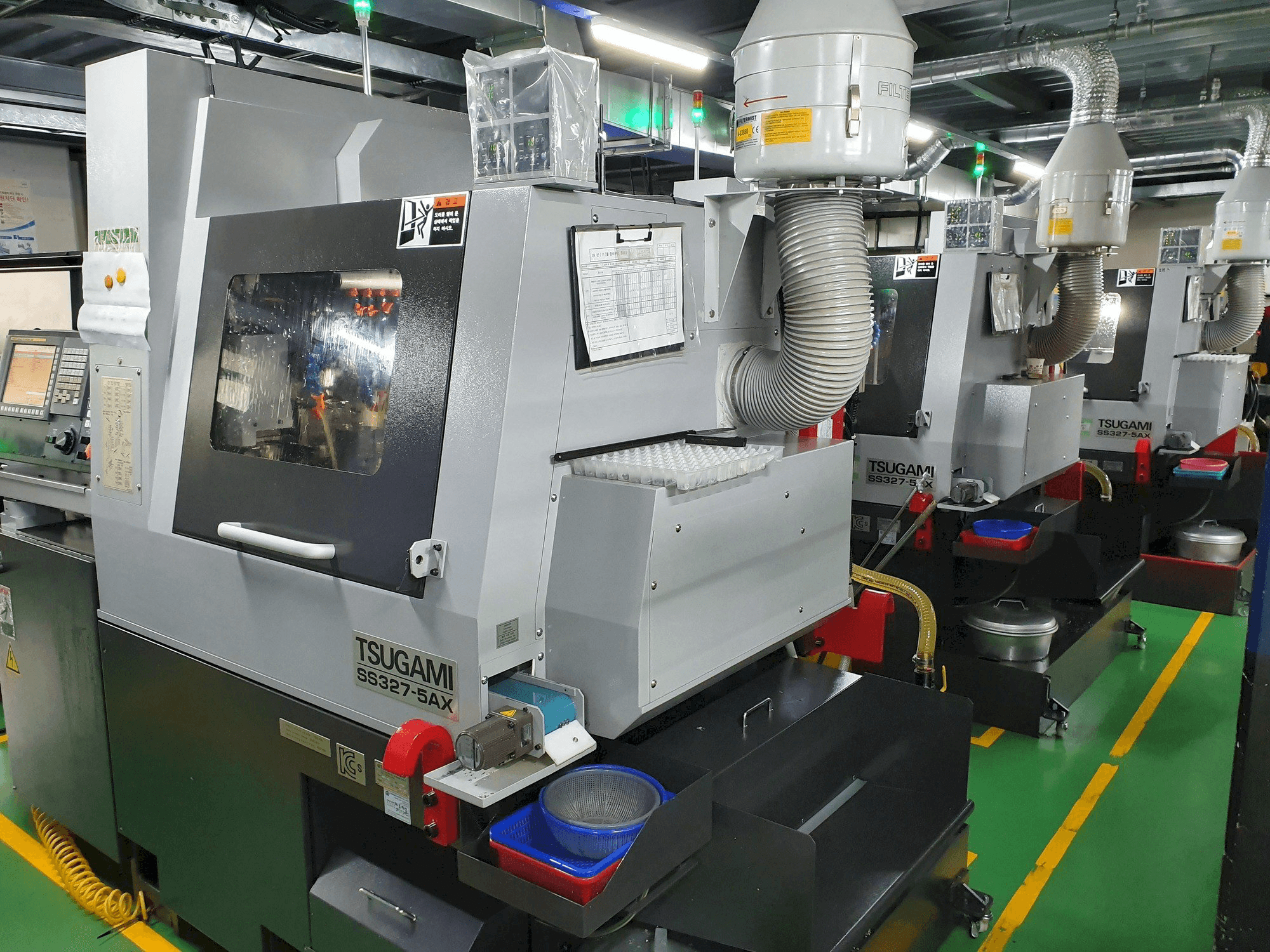 A TSUGAMI SS327-5AX gép elölnézete