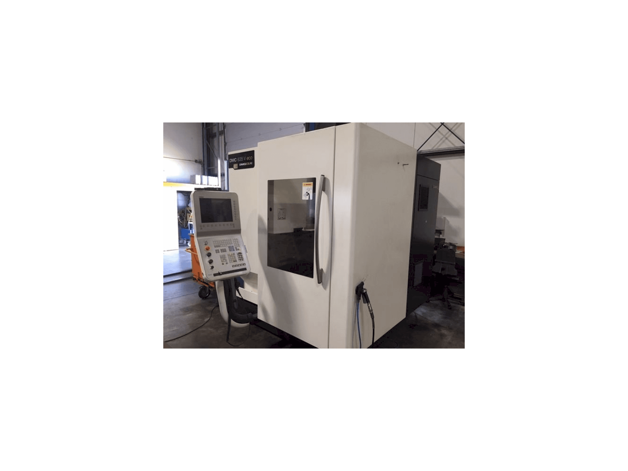 A DECKEL MAHO DMC 635 eco gép elölnézete