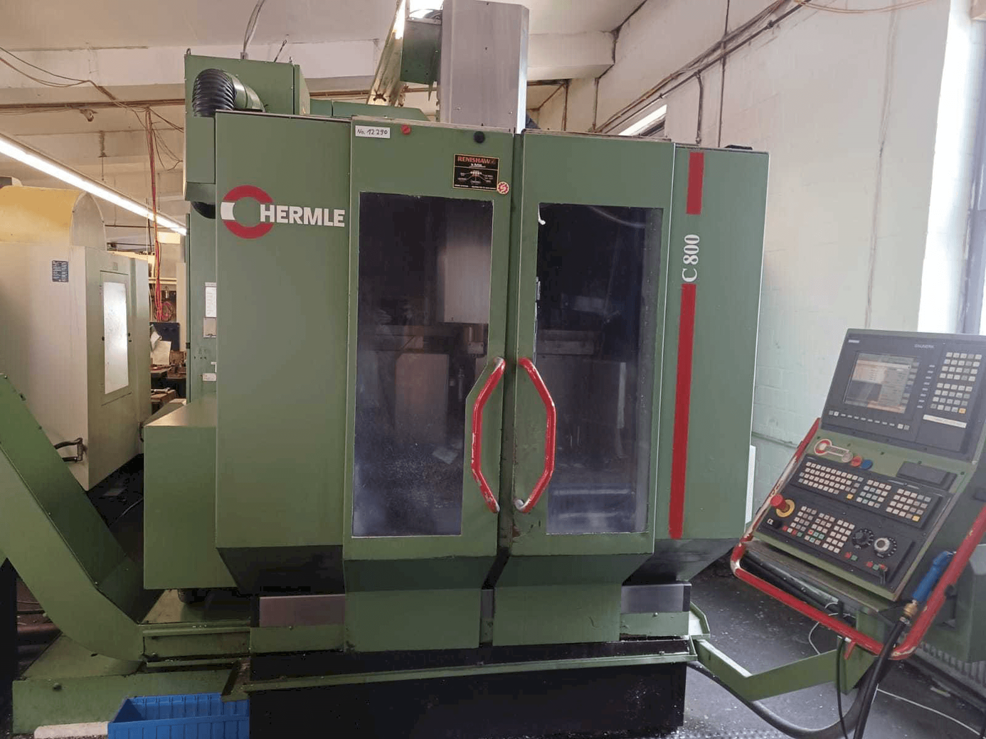 A HERMLE C 800 U gép elölnézete
