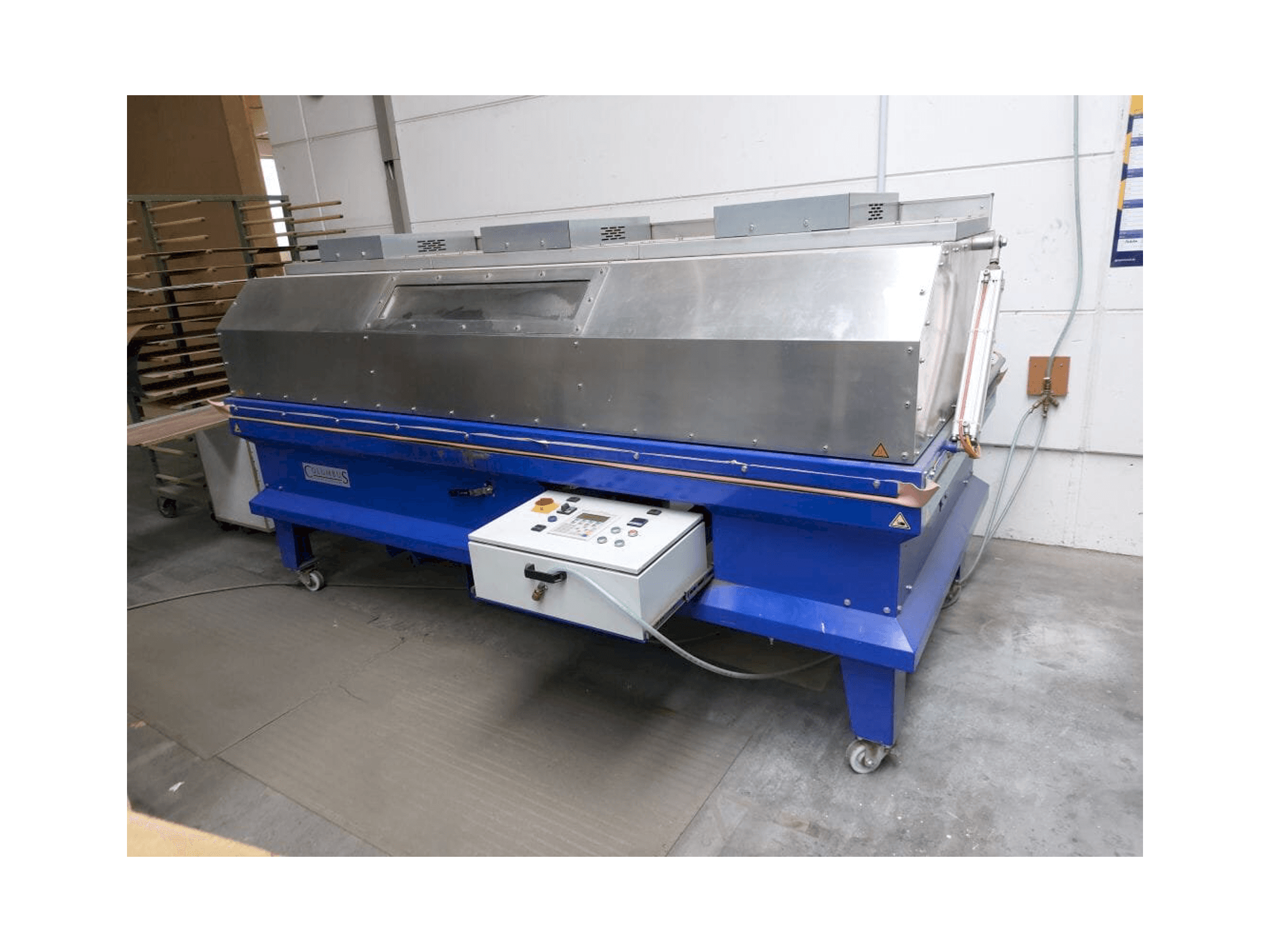 A Columbus MULTIMAT gép elölnézete