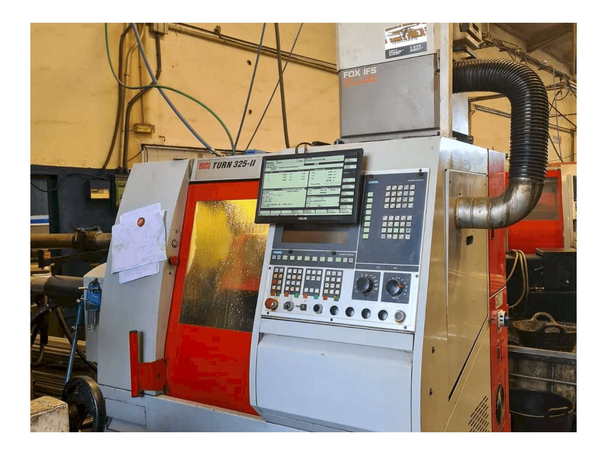 A EMCO Turn 325-II gép elölnézete