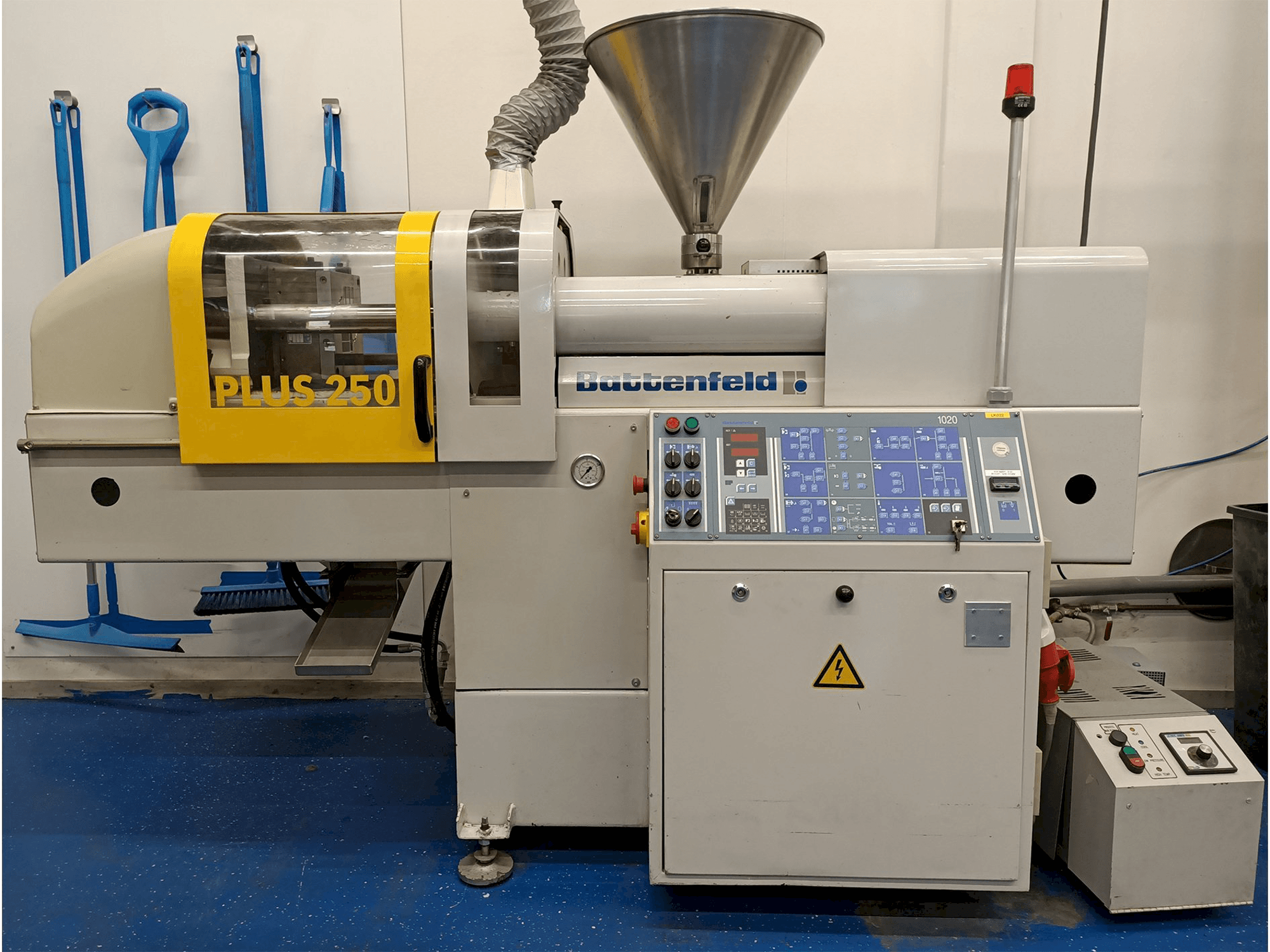 A Battenfeld PLUS 250/50 gép elölnézete