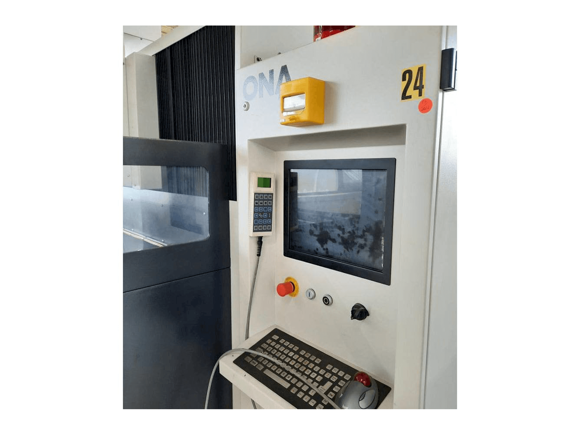 A ONA NX4F gép elölnézete