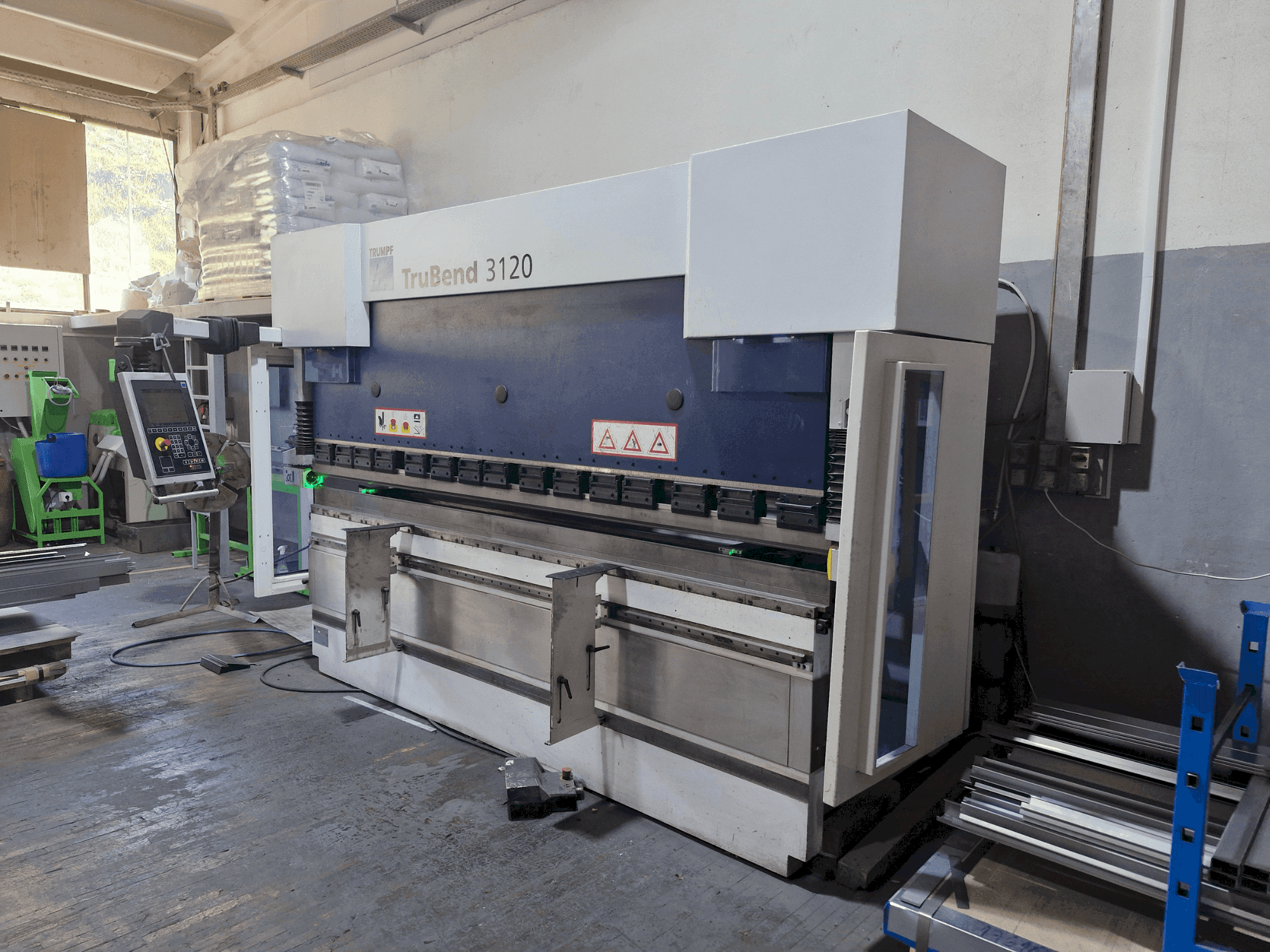 A TRUMPF TruBend 3120, gép elölnézete