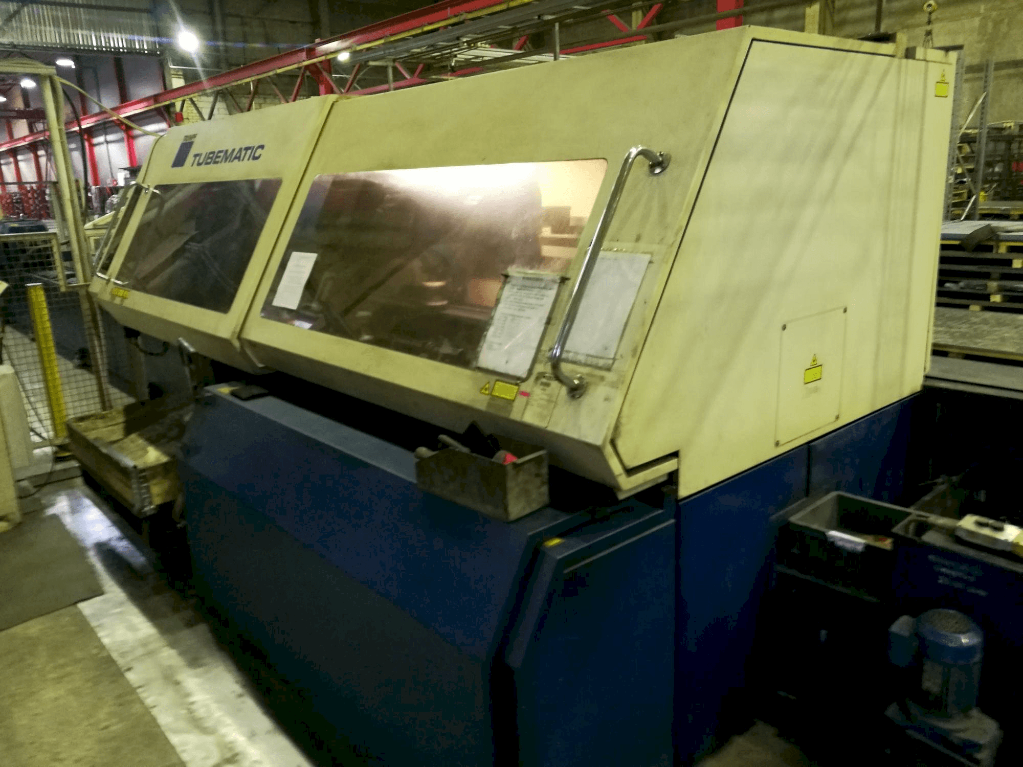 A Trumpf Tubematic gép jobb oldali nézete