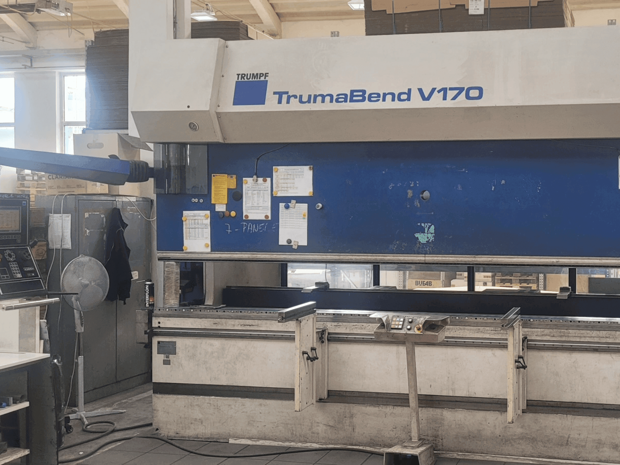 A TRUMPF TrumaBend V170 gép elölnézete