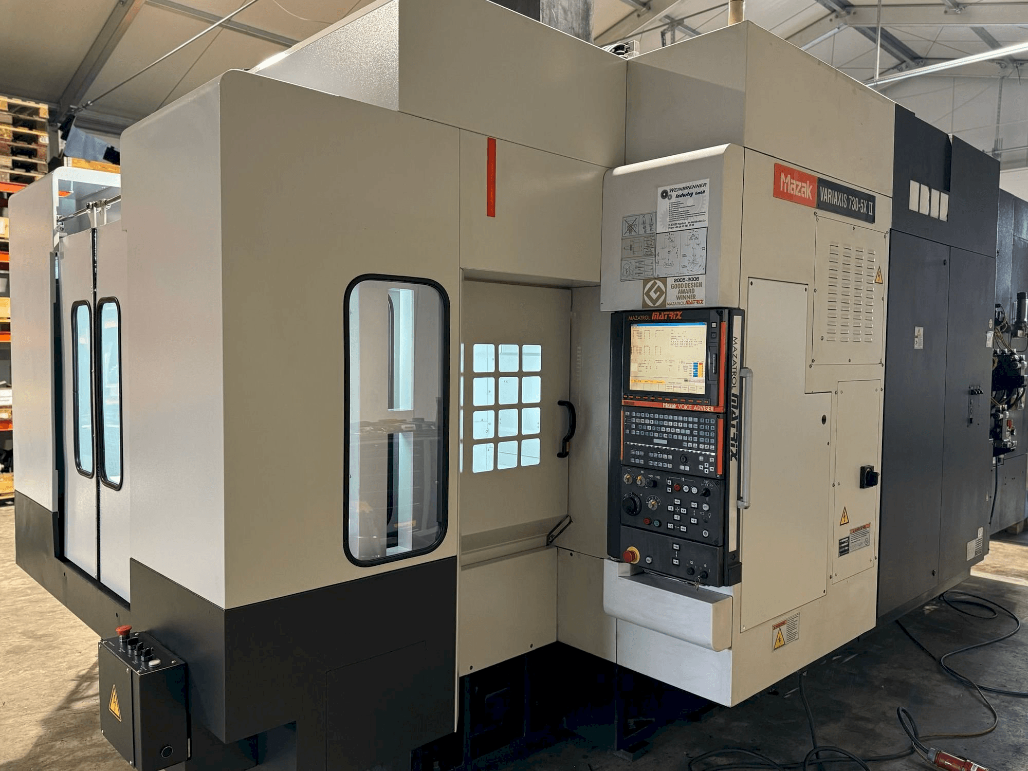 A Mazak Variaxis 730-5X II gép elölnézete