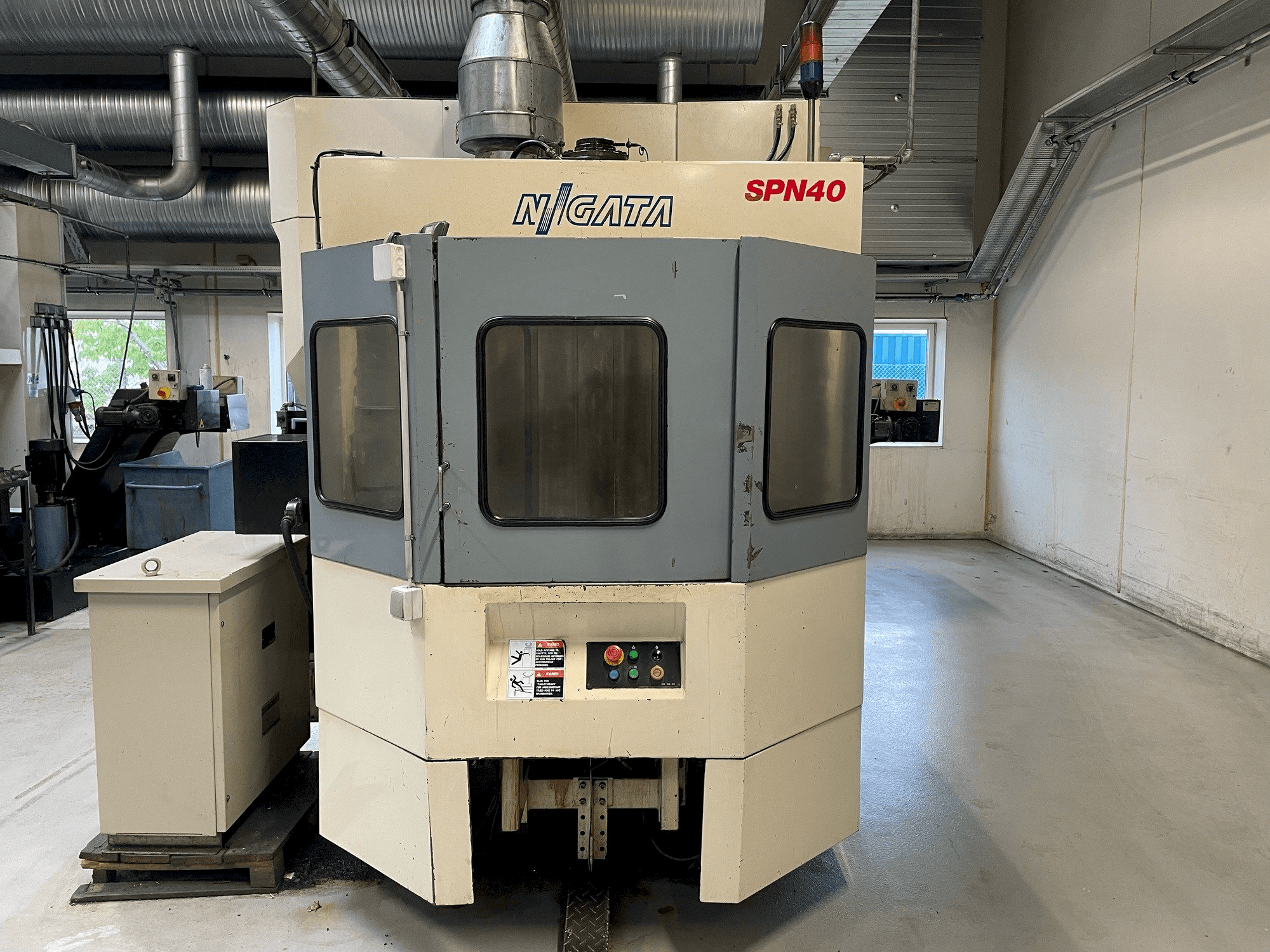 A Niigata SPN 40 gép elölnézete