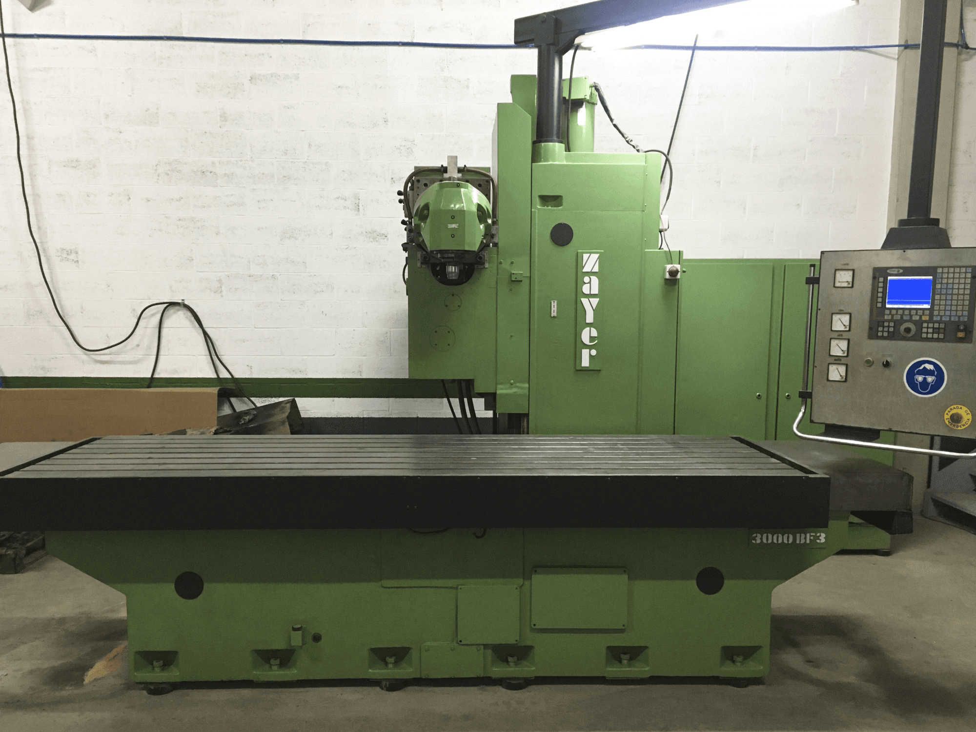 A Zayer 3000 BF3 gép elölnézete