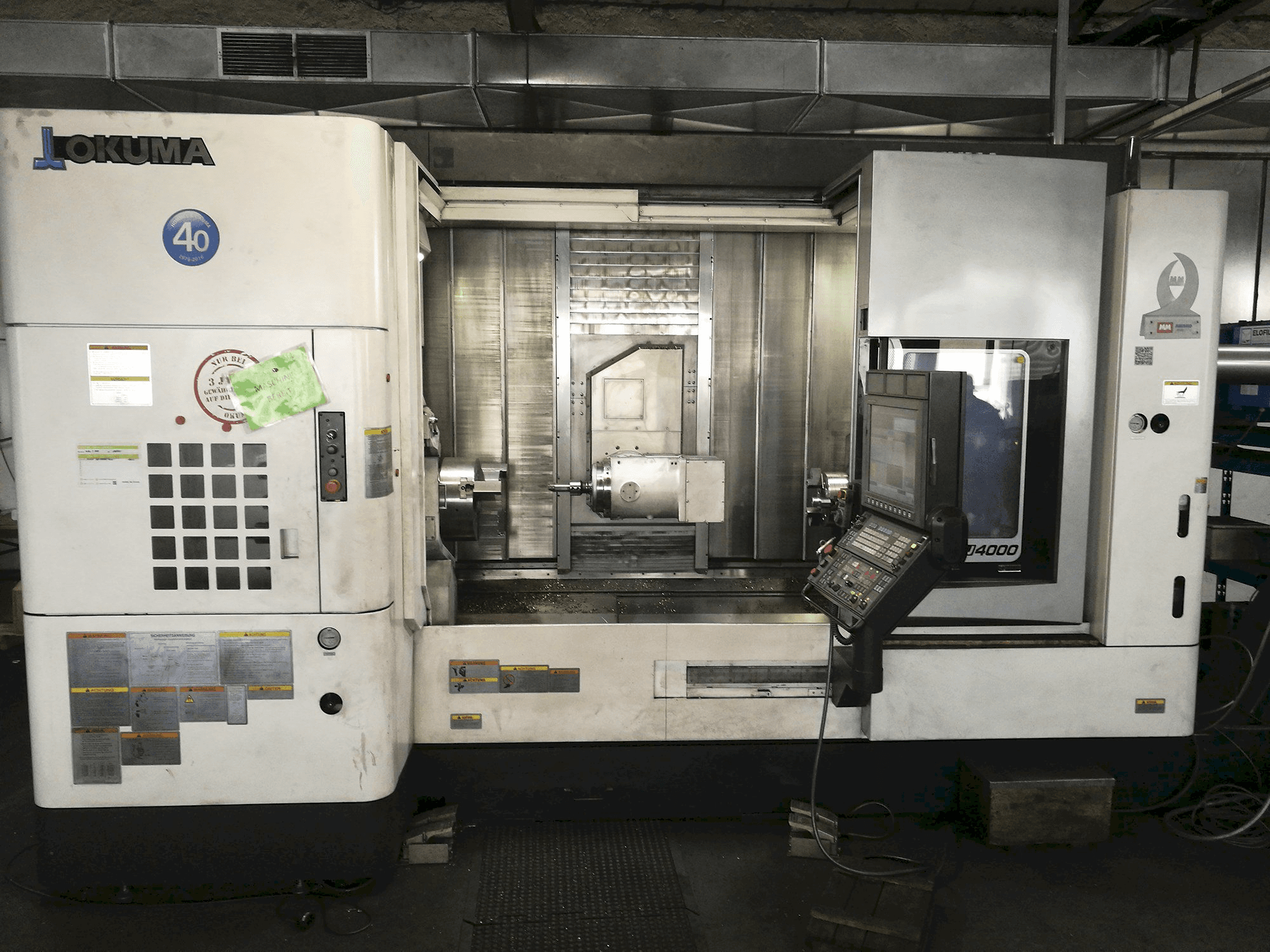 A Okuma MULTUS U4000 gép elölnézete