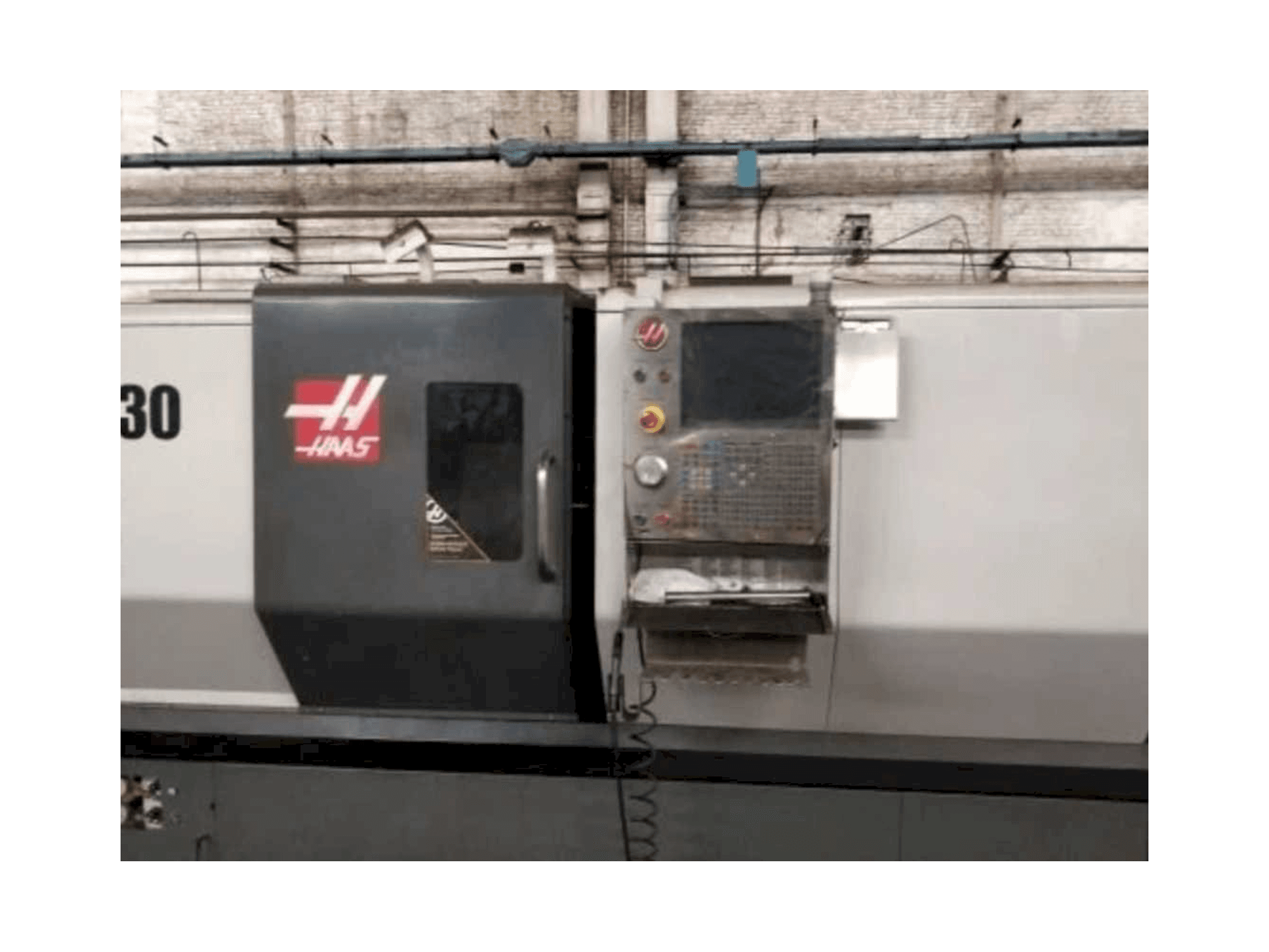 A HAAS ST-30 gép elölnézete