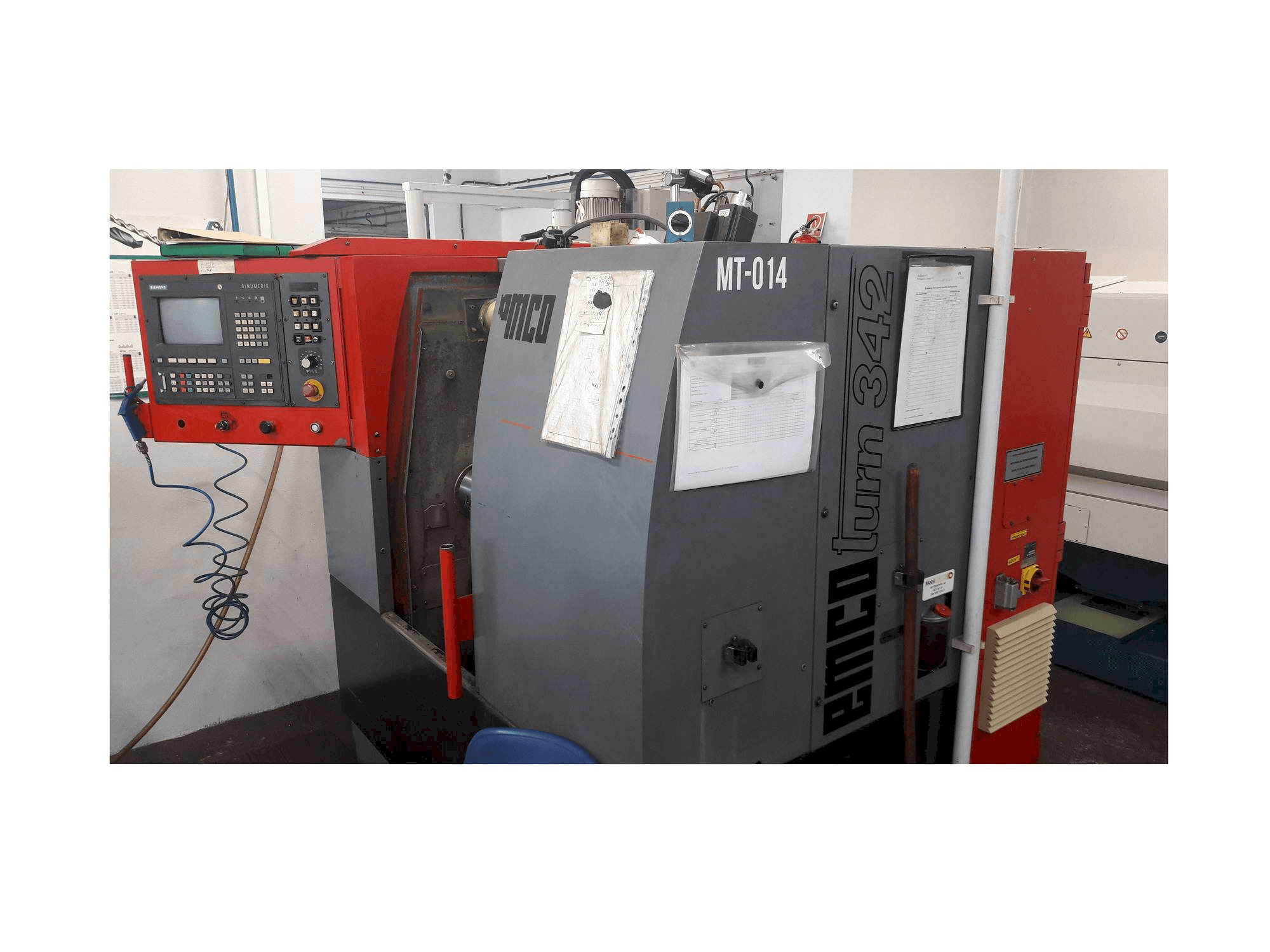 A EMCO EMCOTURN 342 gép elölnézete