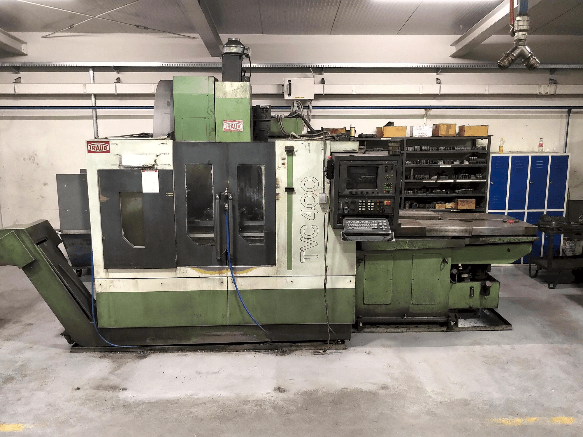 A TRAUB TVC 400 P gép elölnézete