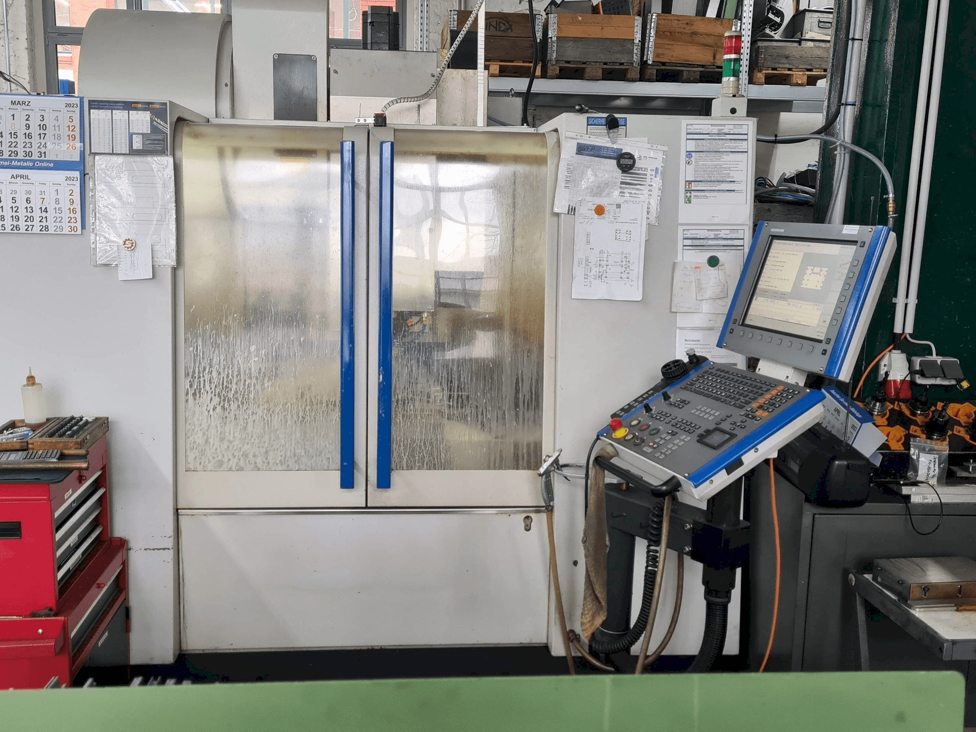 A MIKRON VCE600 Pro gép elölnézete