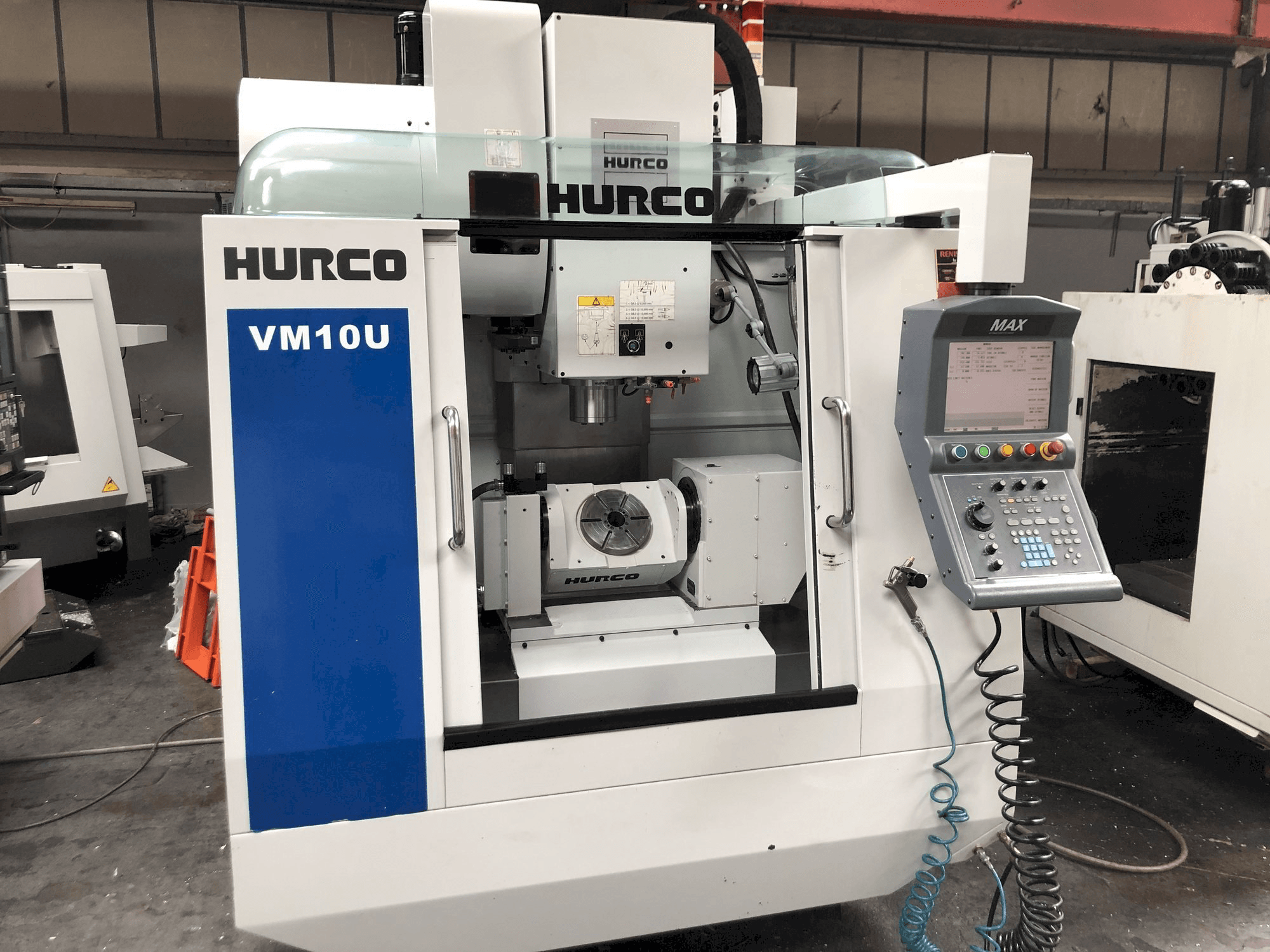 A Hurco VM10U gép elölnézete