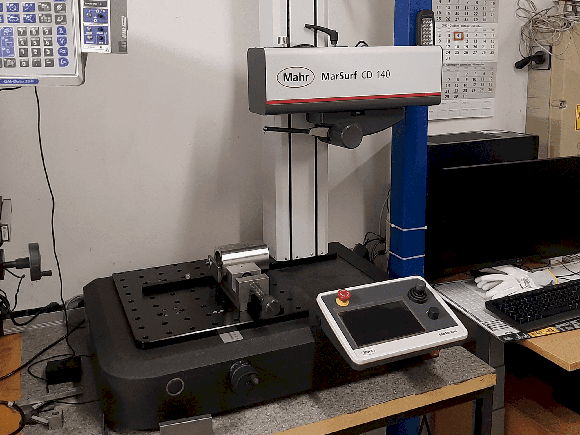 A MAHR MarSurf CD 140 gép elölnézete