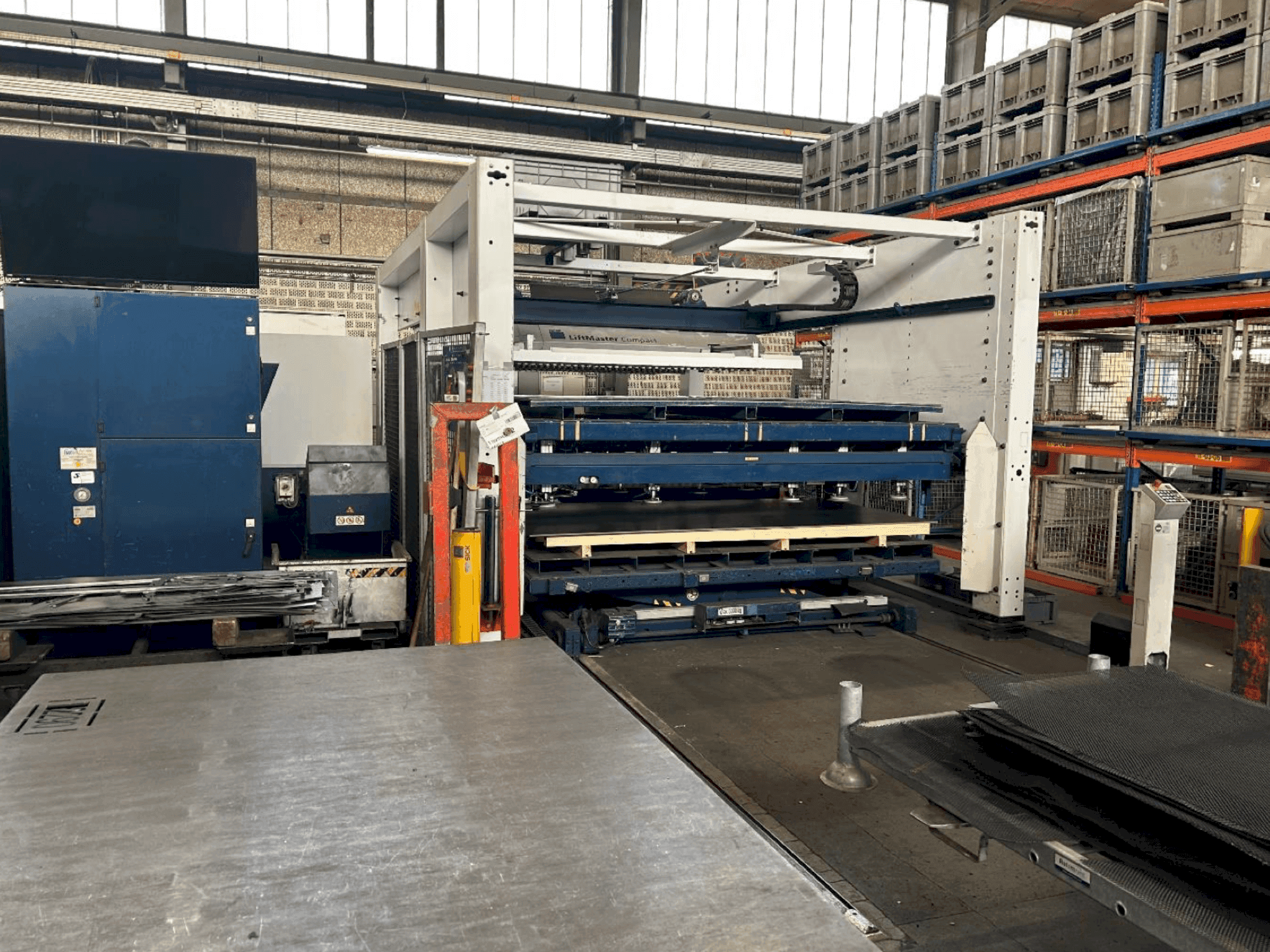 A TRUMPF TruLaser 3030 gép elölnézete