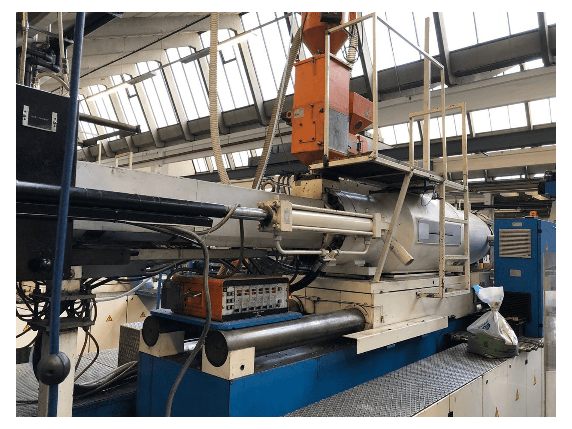 A ENGEL ES 7000/800 gép munkatere