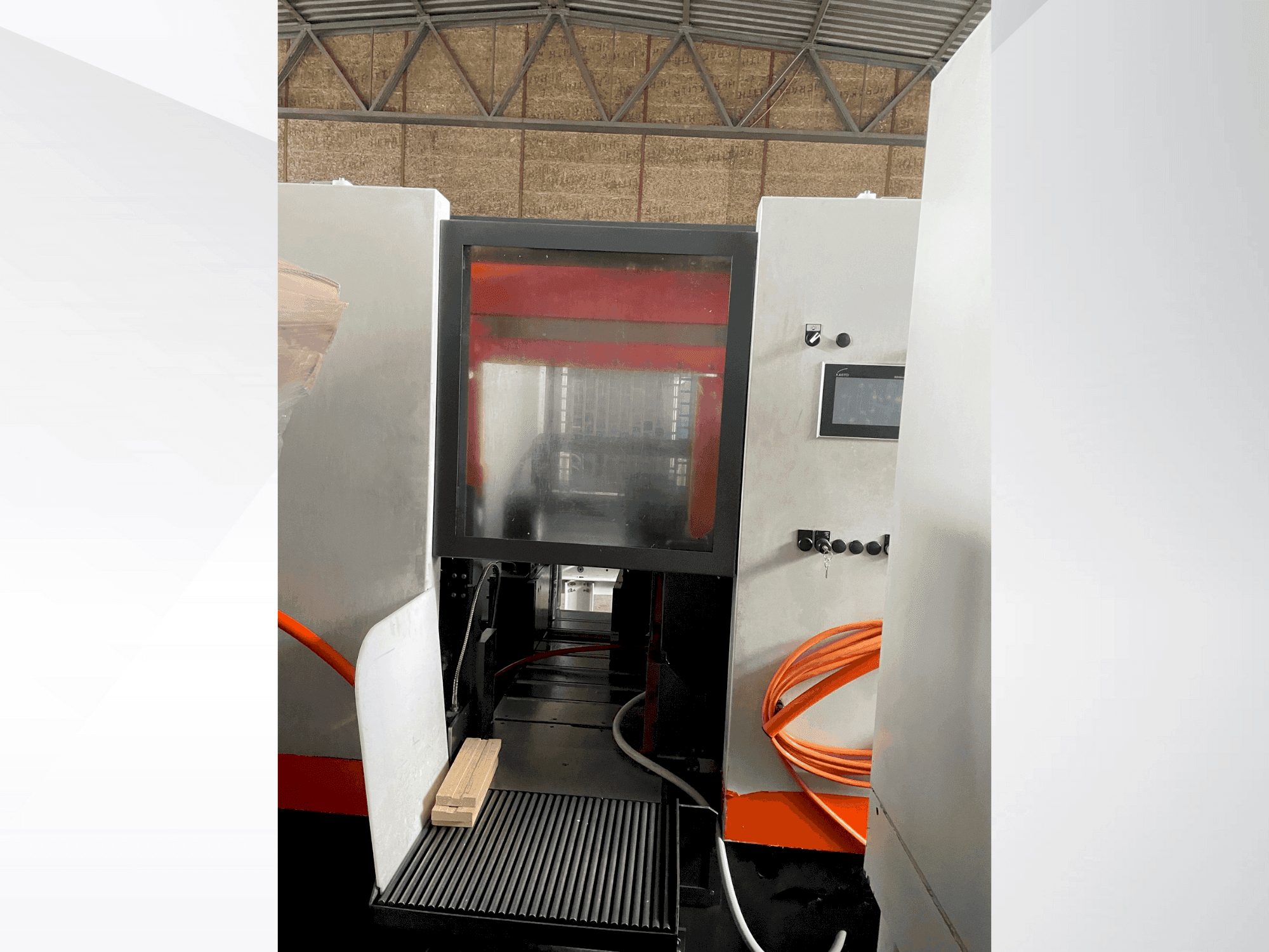 A KASTO WIN A4.6 gép elölnézete