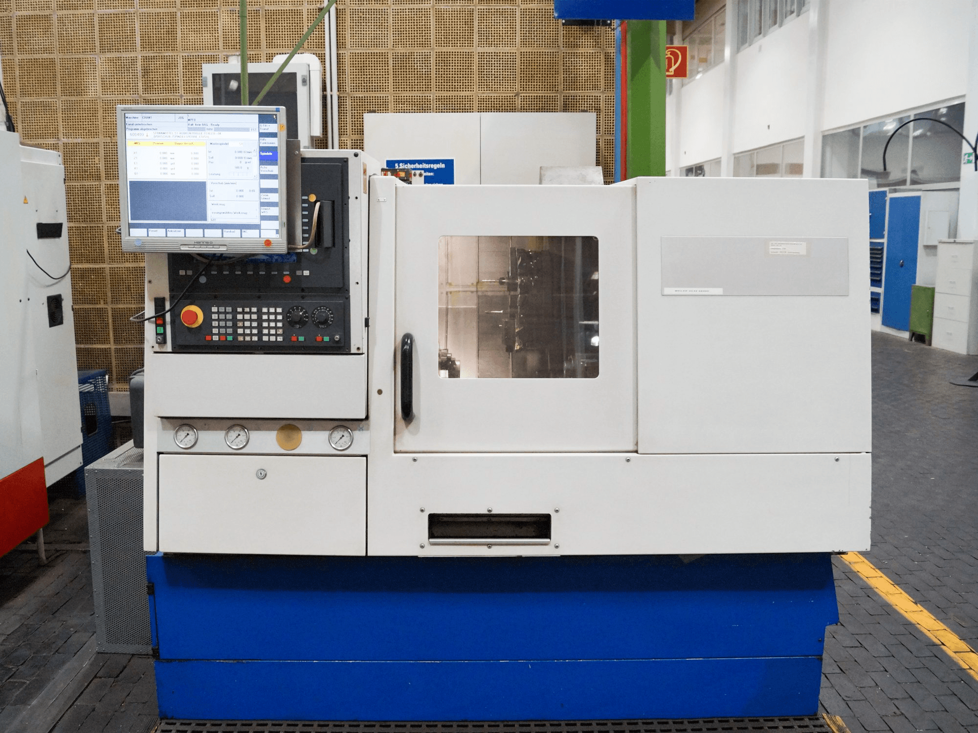 A Weiler DZ 42 CNC gép elölnézete