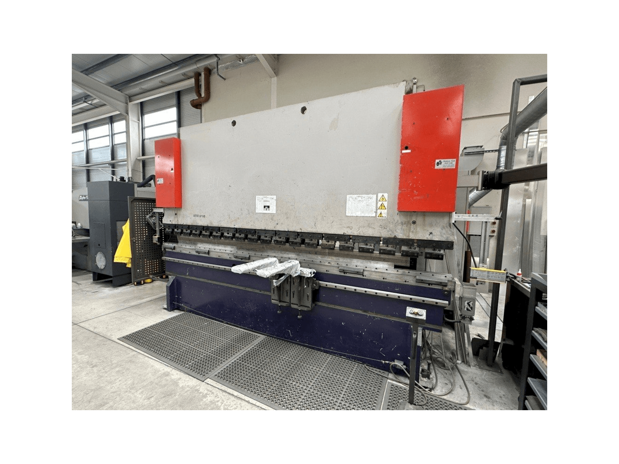 A Bystronic AFM EP160 gép elölnézete